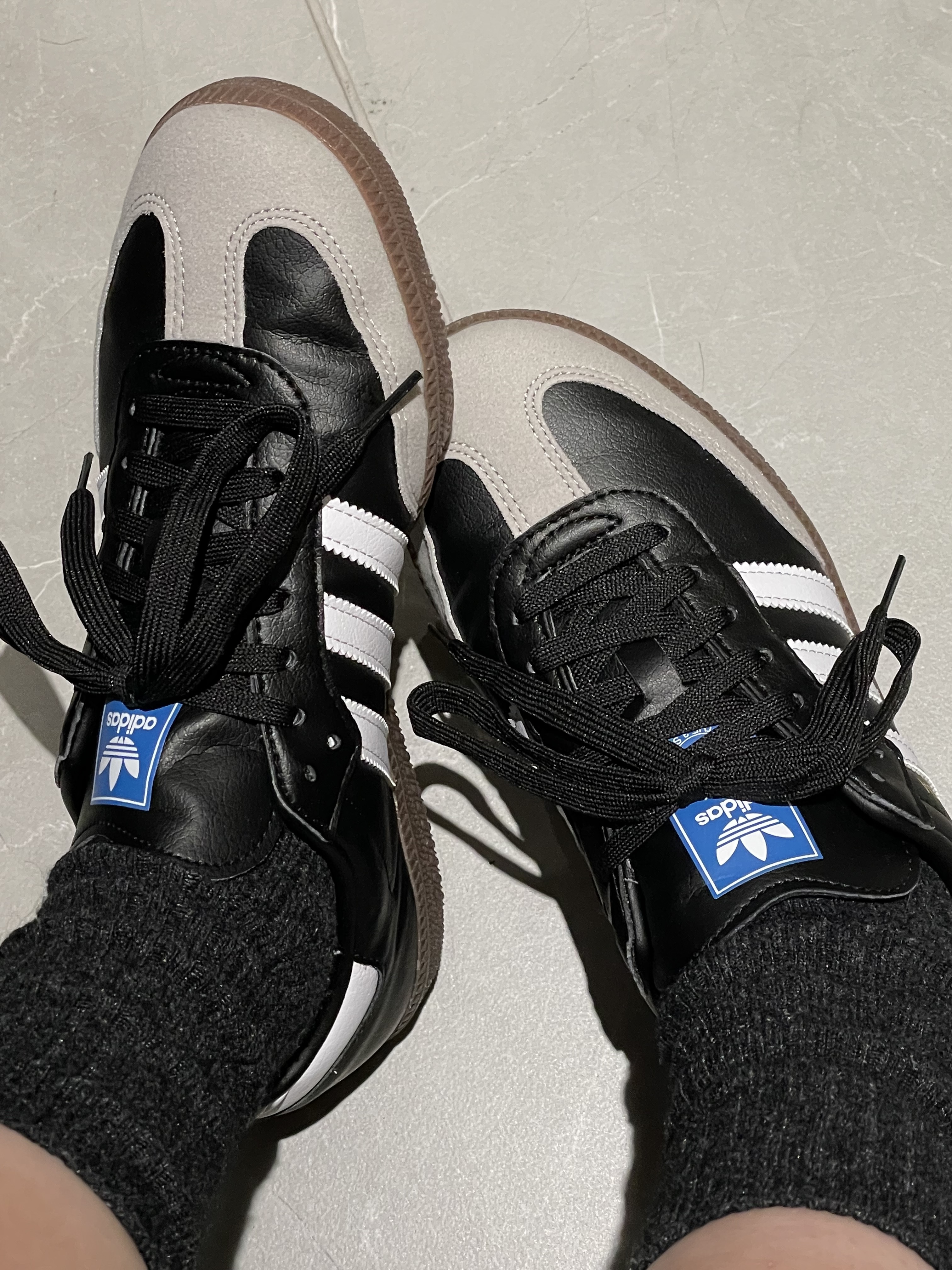 Adidas Samba Vegan Black White 착용 스타일 - 1
