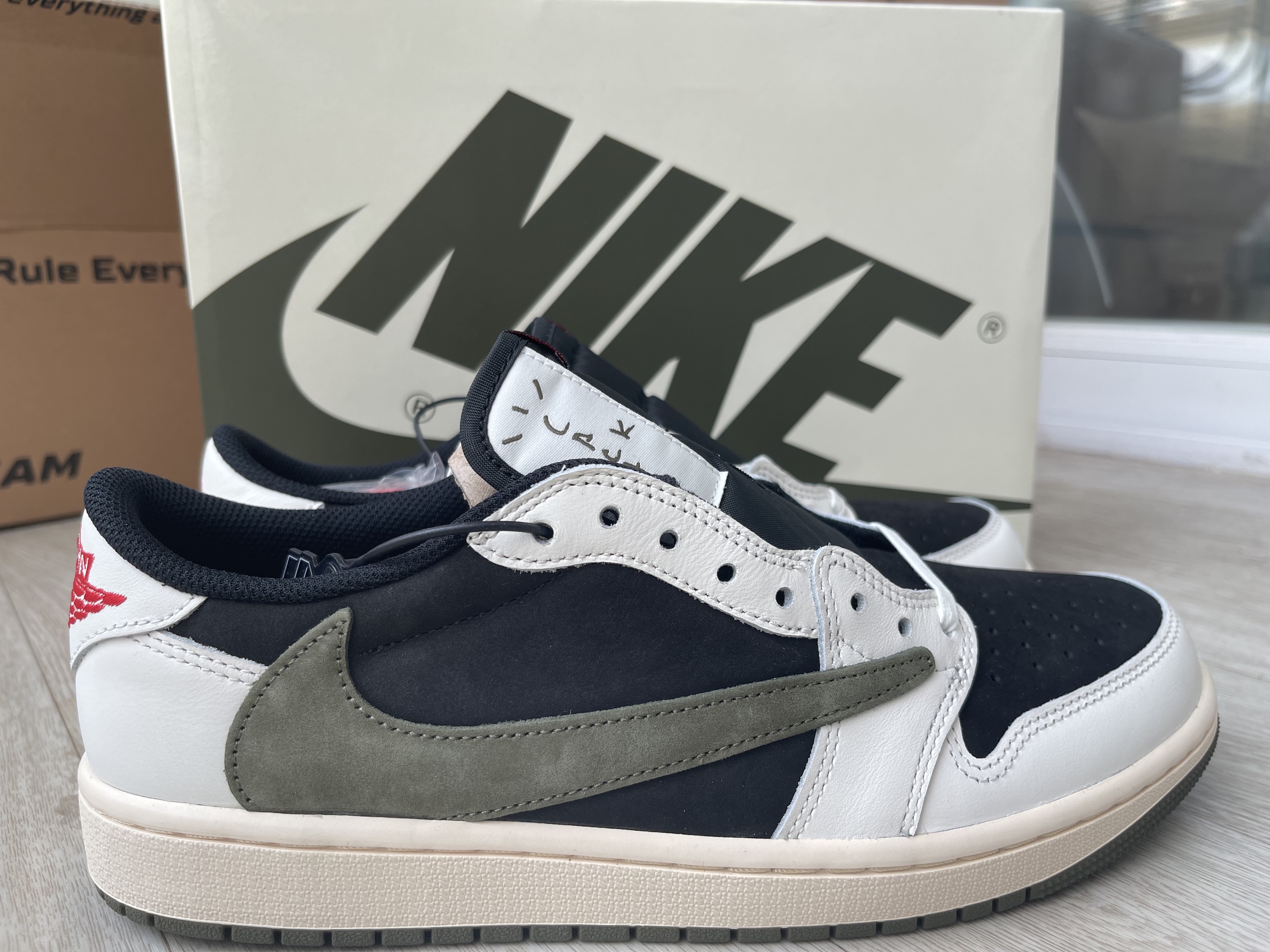 (W) Jordan 1 x Travis Scott Retro Low OG SP Medium Olive 착용 스타일