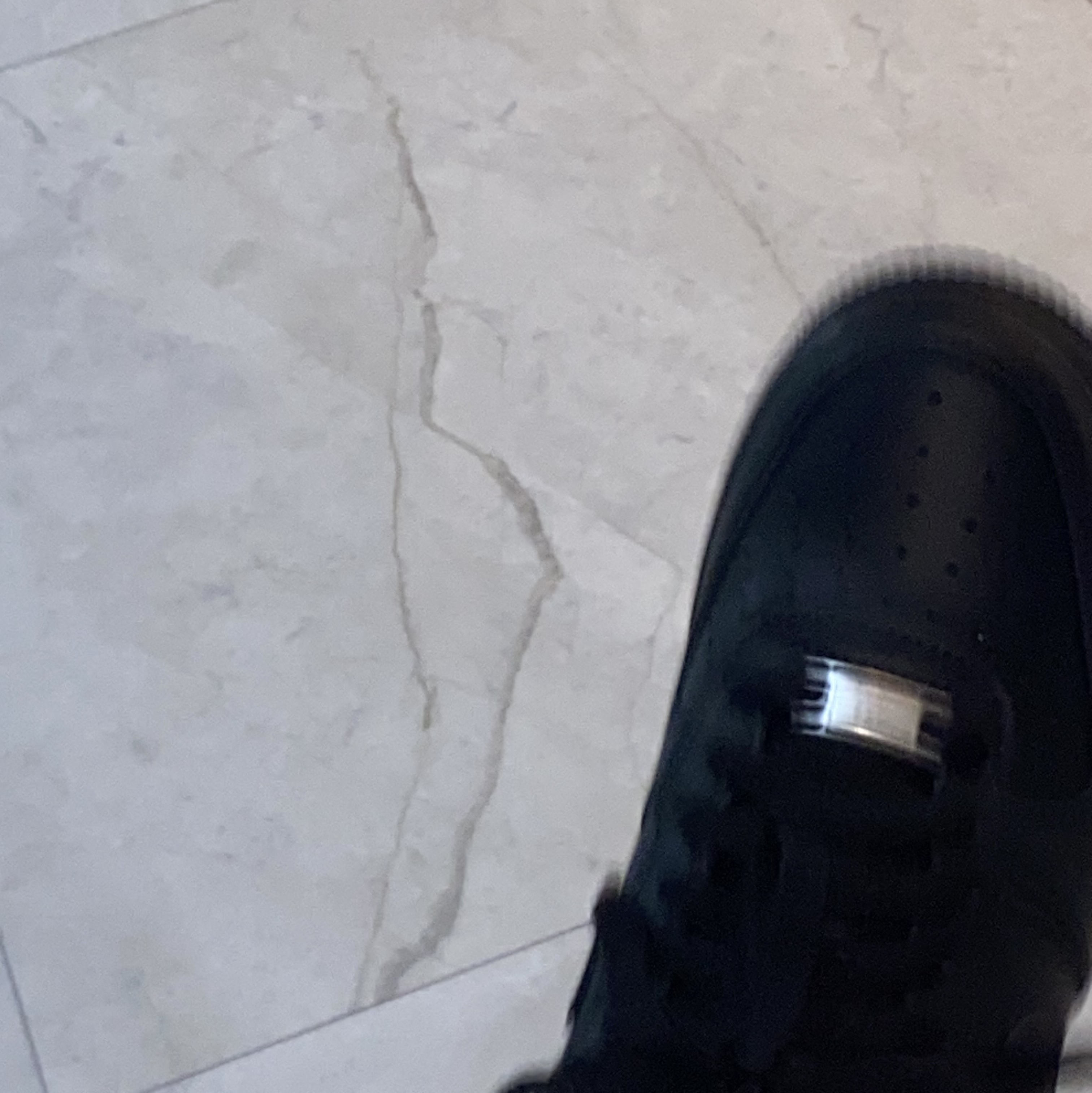 (W) Nike Air Force 1 '07 Low Triple Black 착용 스타일 - 4