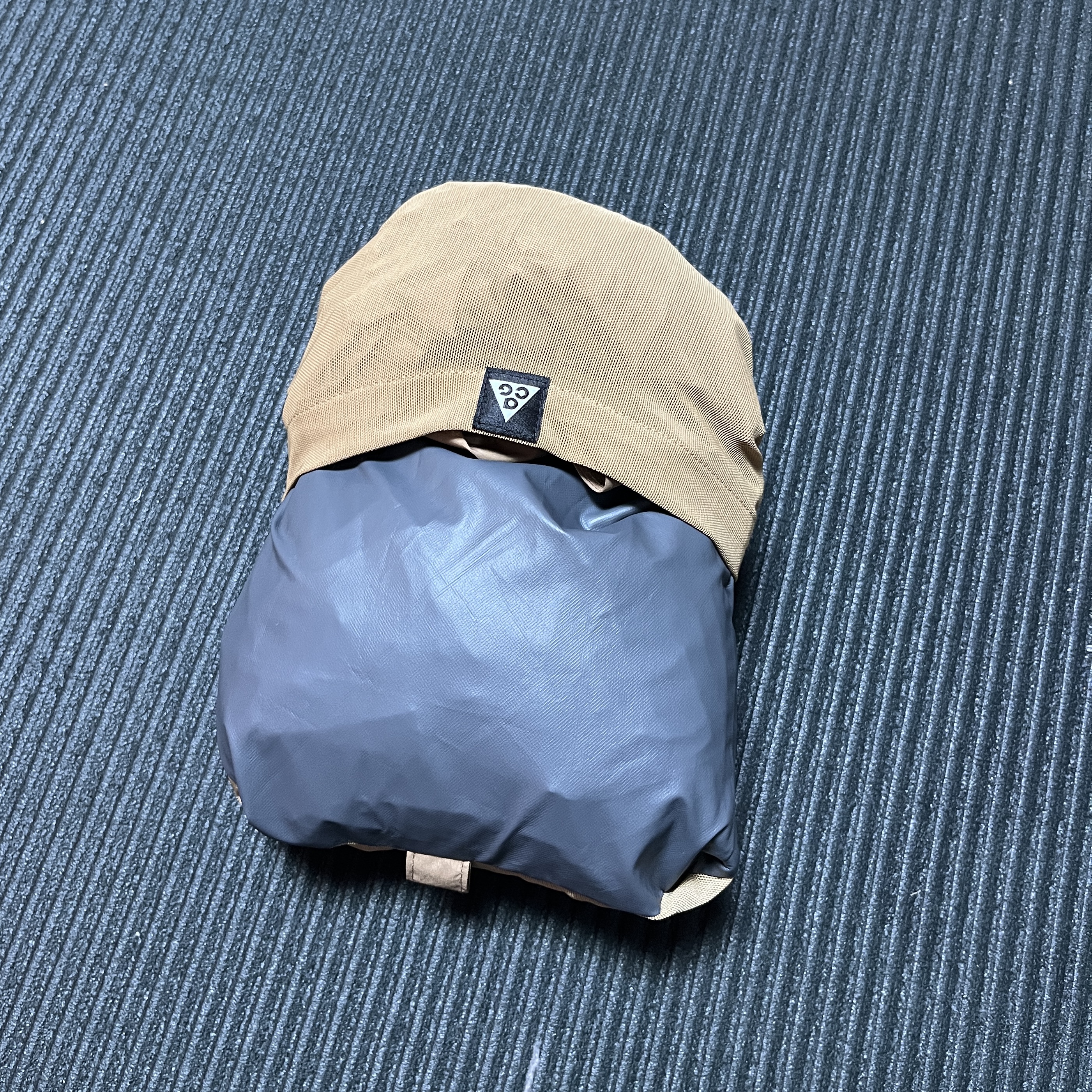 Nike ACG Storm-Fit ADV Cascade Rain Jacket Dark Driftwood - US/EU, Nike NRG ACG Storm-Fit Bucket Hat Black 착용 스타일 - 5