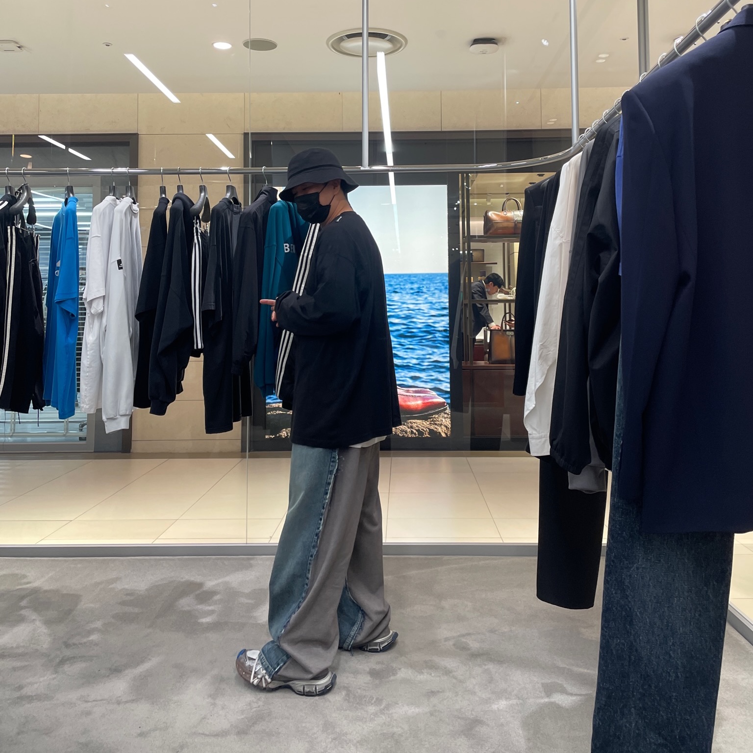 Balenciaga 3XL Sneakers Worn Out Grey White Blue, Balenciaga Hybrid Baggy Pants Light Blue 착용 스타일 - 1