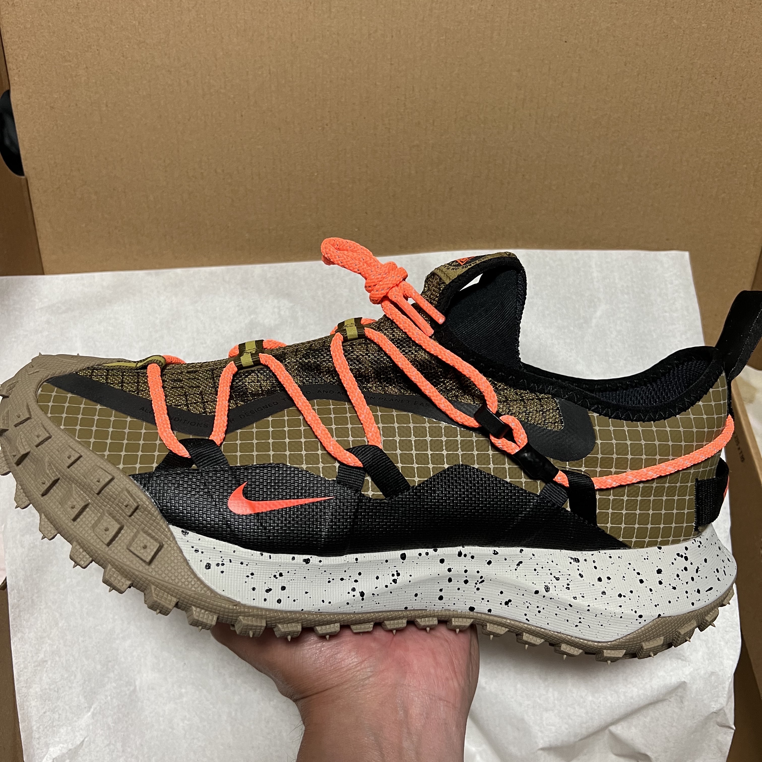 Nike ACG Mountain Fly Low Gore-Tex SE Hazel Rush 착용 스타일
