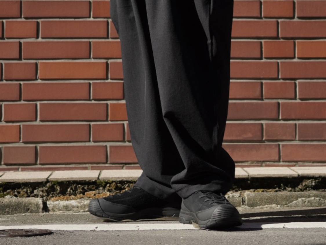 Keen x Engineered Garments Jasper Sneakers Black 착용 스타일