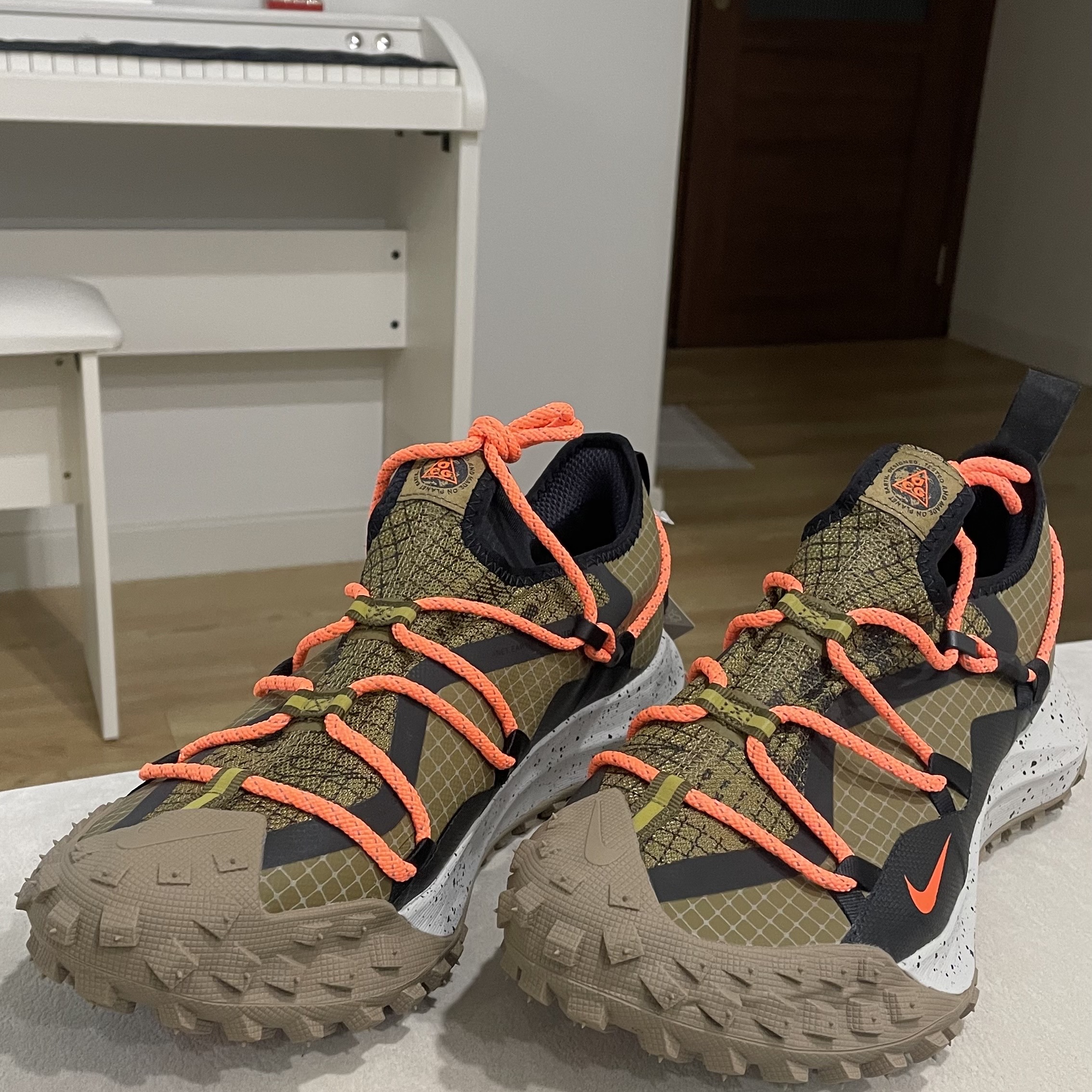 Nike ACG Mountain Fly Low Gore-Tex SE Hazel Rush 착용 스타일 - 1