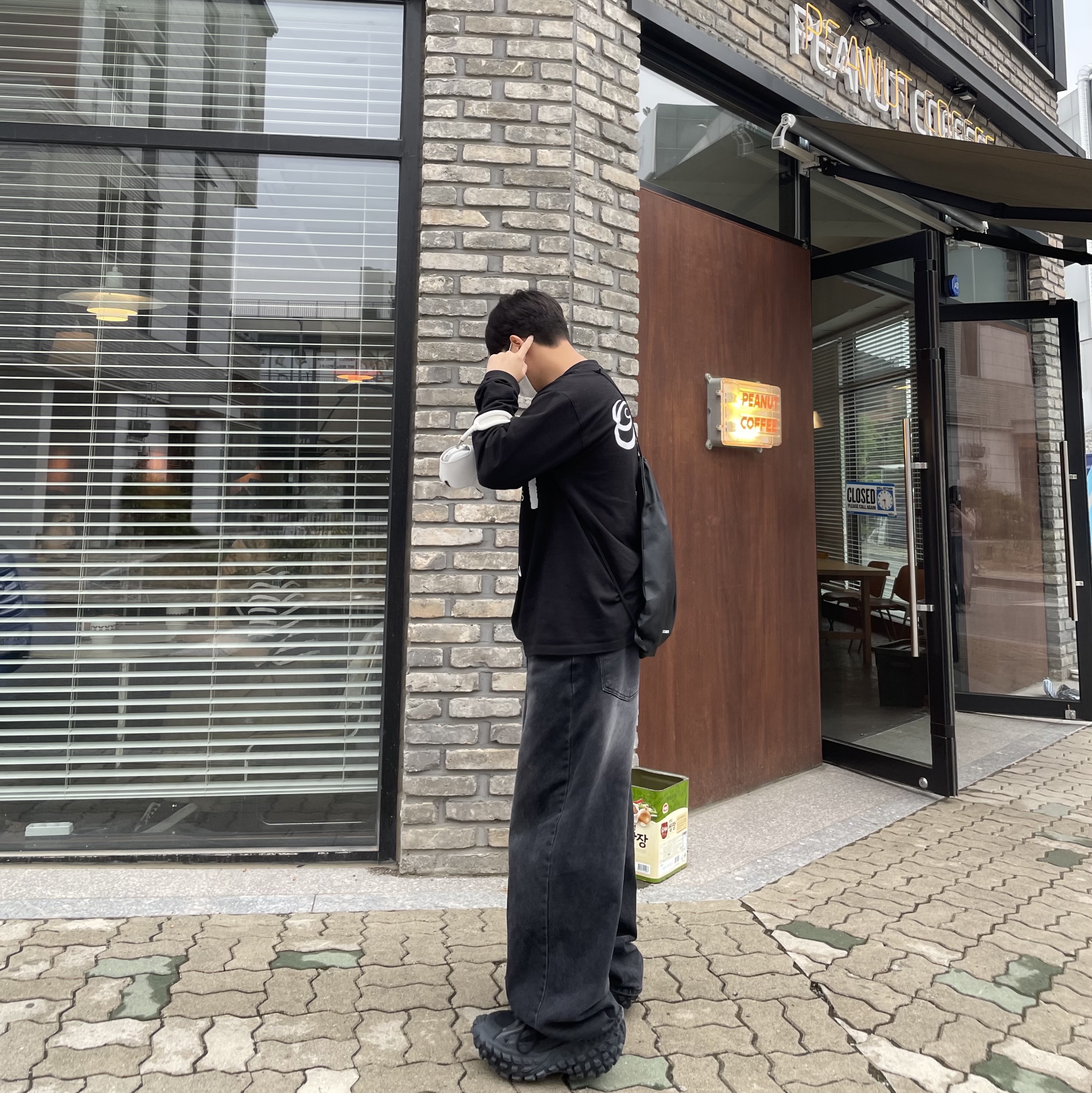 Balenciaga Defender Sneakers Black 착용 스타일