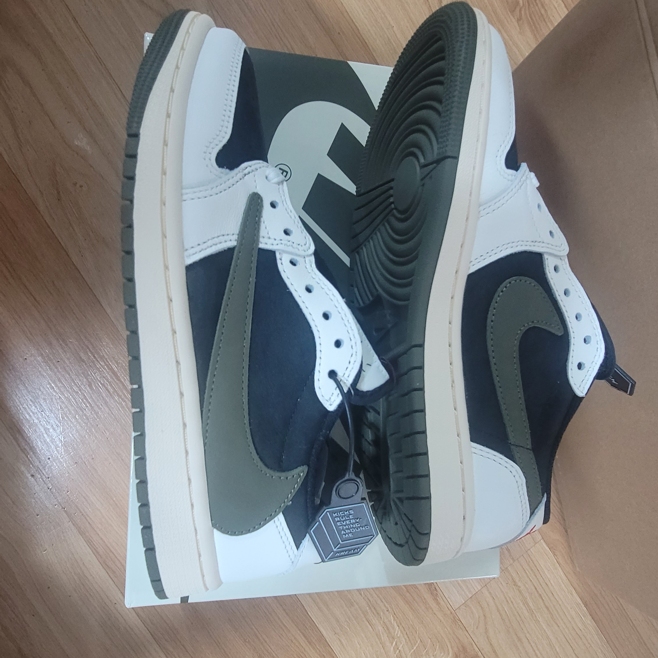 (W) Jordan 1 x Travis Scott Retro Low OG SP Medium Olive 착용 스타일