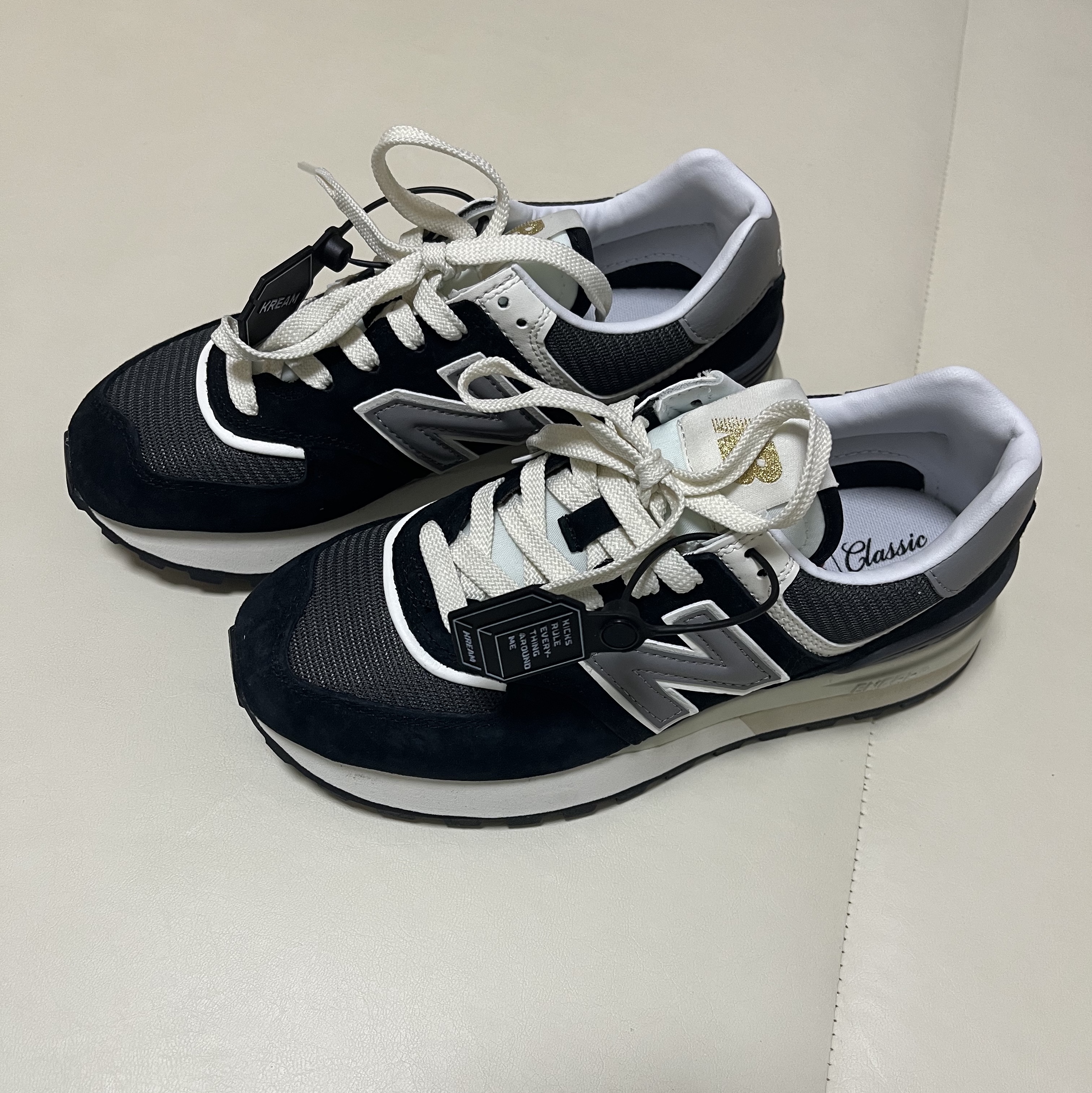 New Balance 574 Legacy Black 착용 스타일