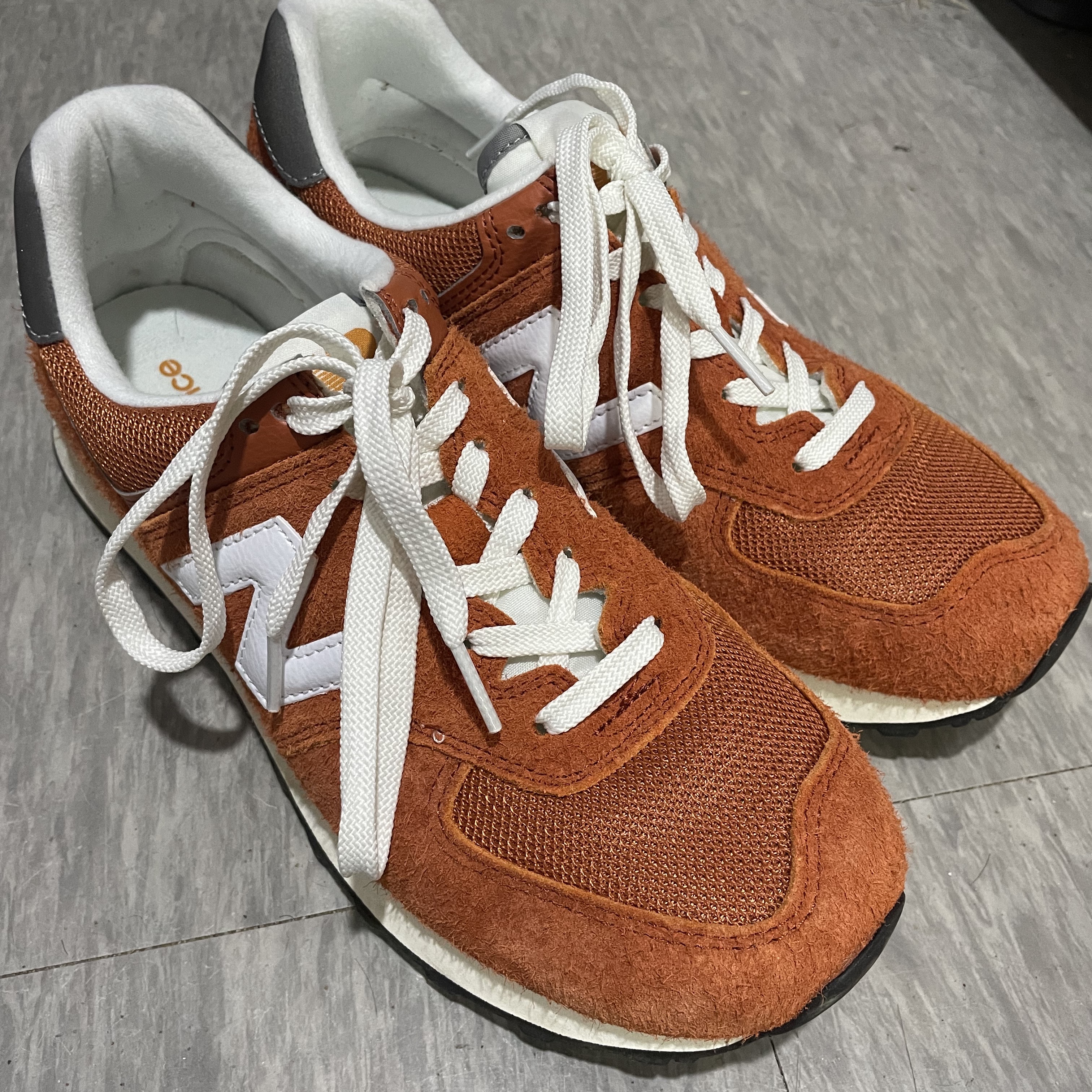 New Balance 574 Heritage Orange Burst White 착용 스타일 - 1