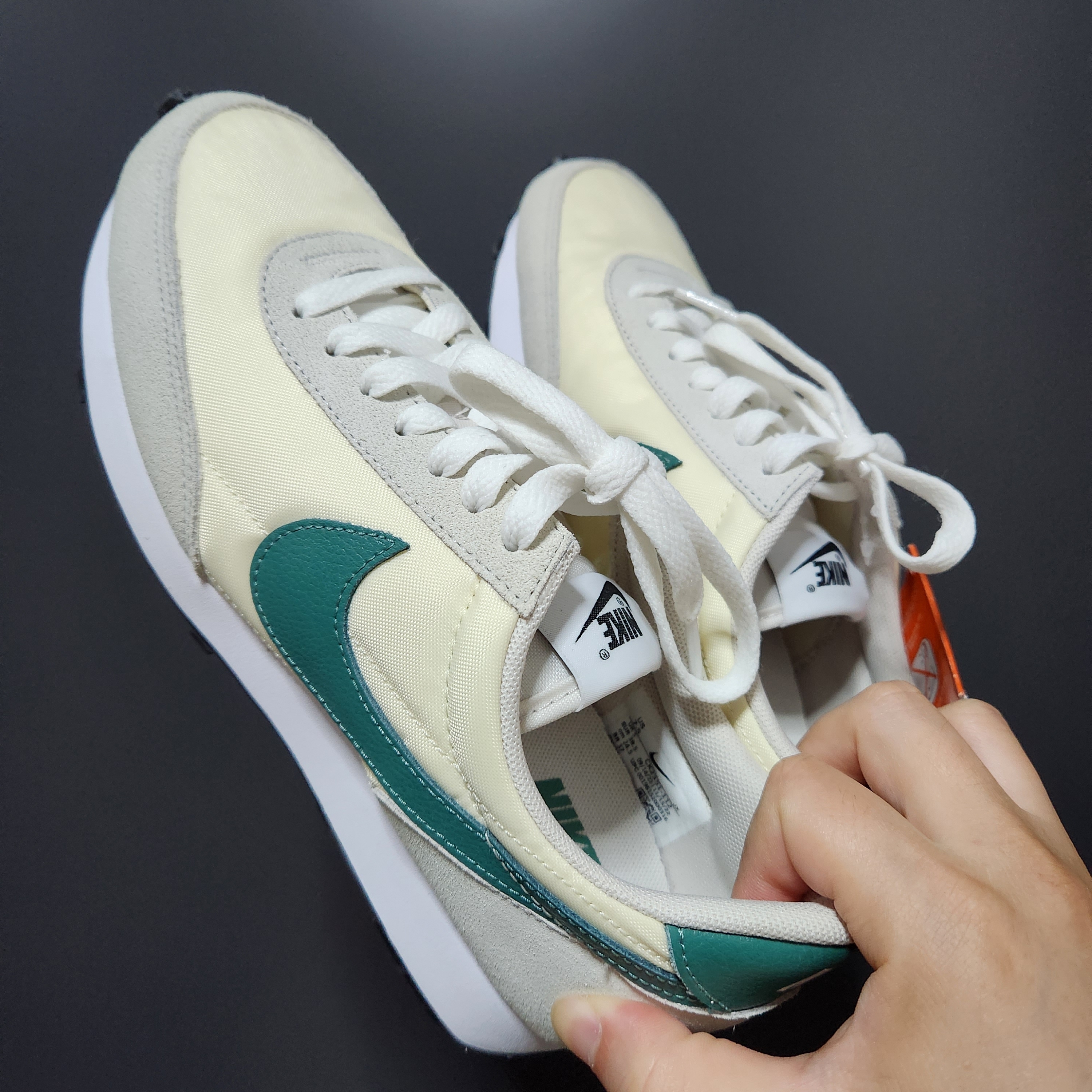 (W) Nike Daybreak Coconut Milk Green 착용 스타일