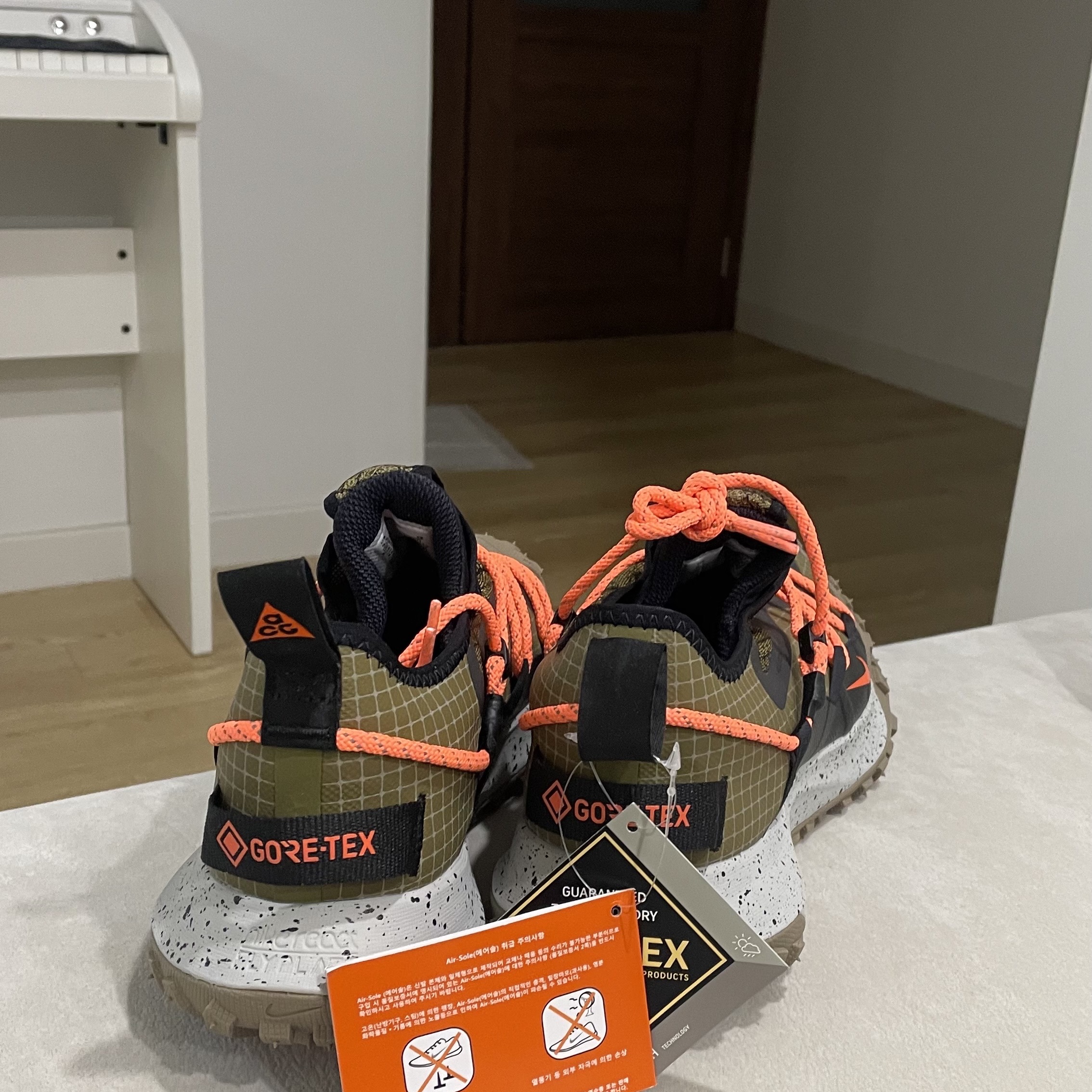 Nike ACG Mountain Fly Low Gore-Tex SE Hazel Rush 착용 스타일 - 3