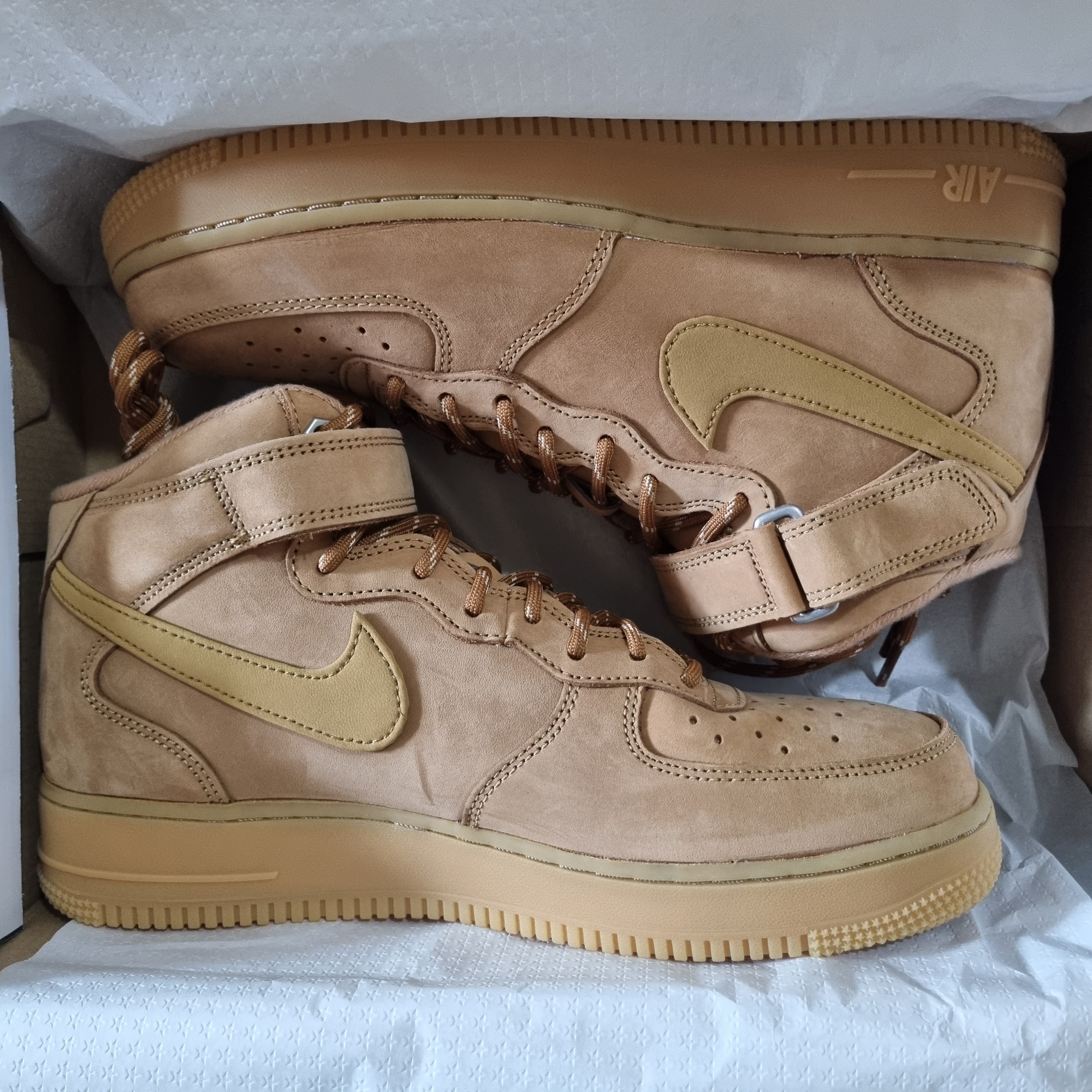 Nike Air Force 1 Mid '07 WB Flax 착용 스타일