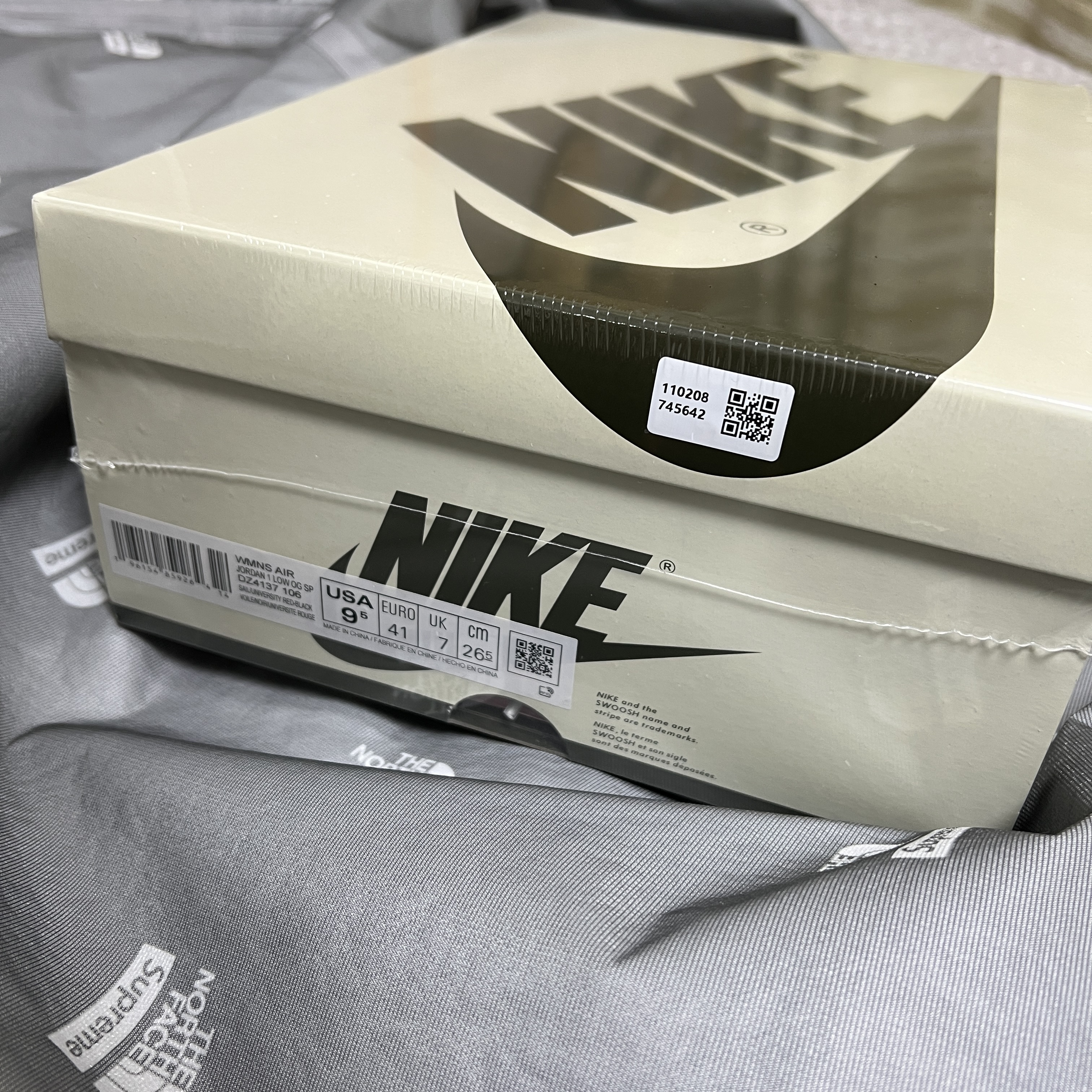 (W) Jordan 1 x Travis Scott Retro Low OG SP Medium Olive 착용 스타일 - 1