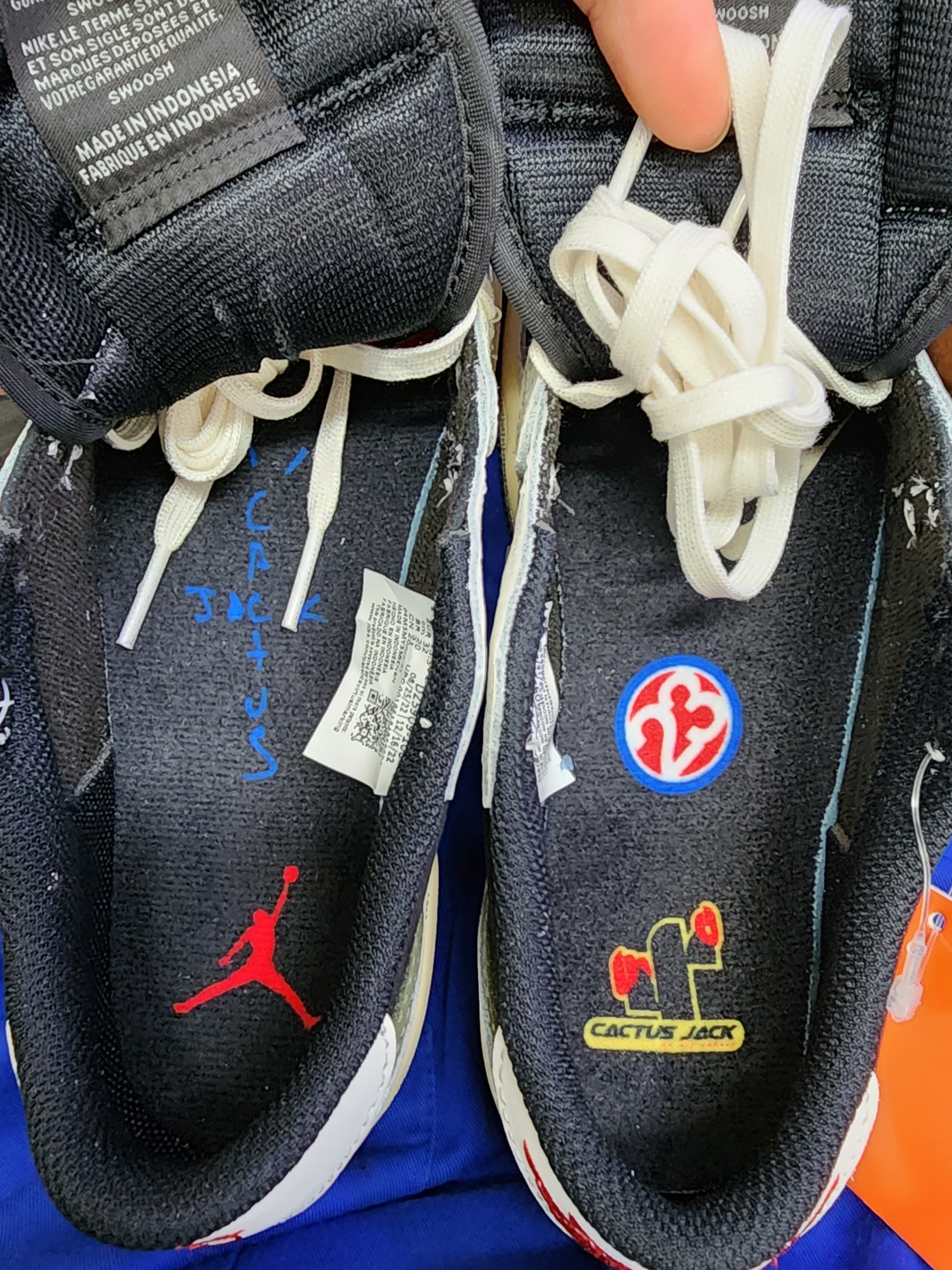 (PS) Jordan 1 x Travis Scott Retro Low OG SP Medium Olive 착용 스타일 - 1