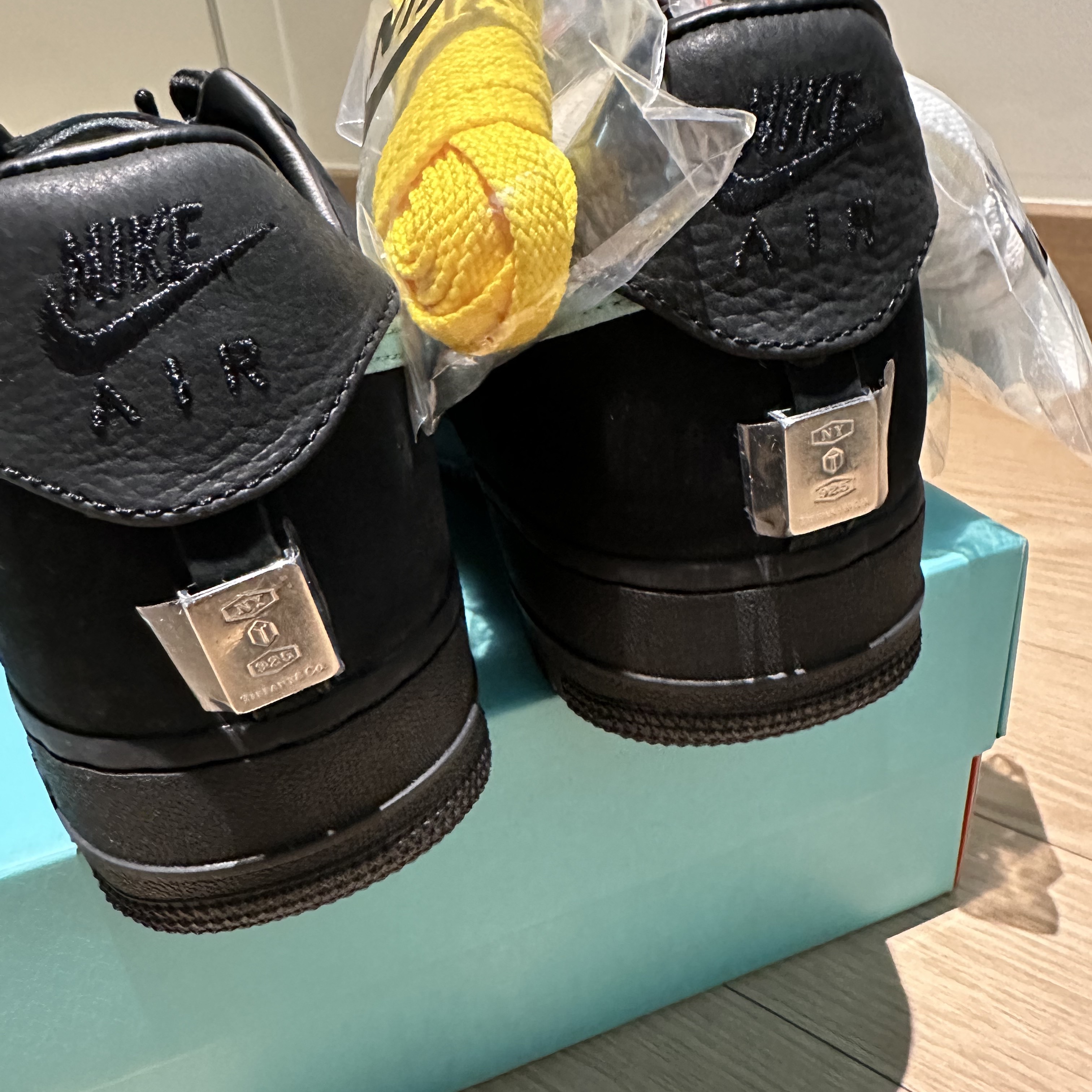 Nike x Tiffany & Co. Air Force 1 Low SP 1837 착용 스타일 - 3