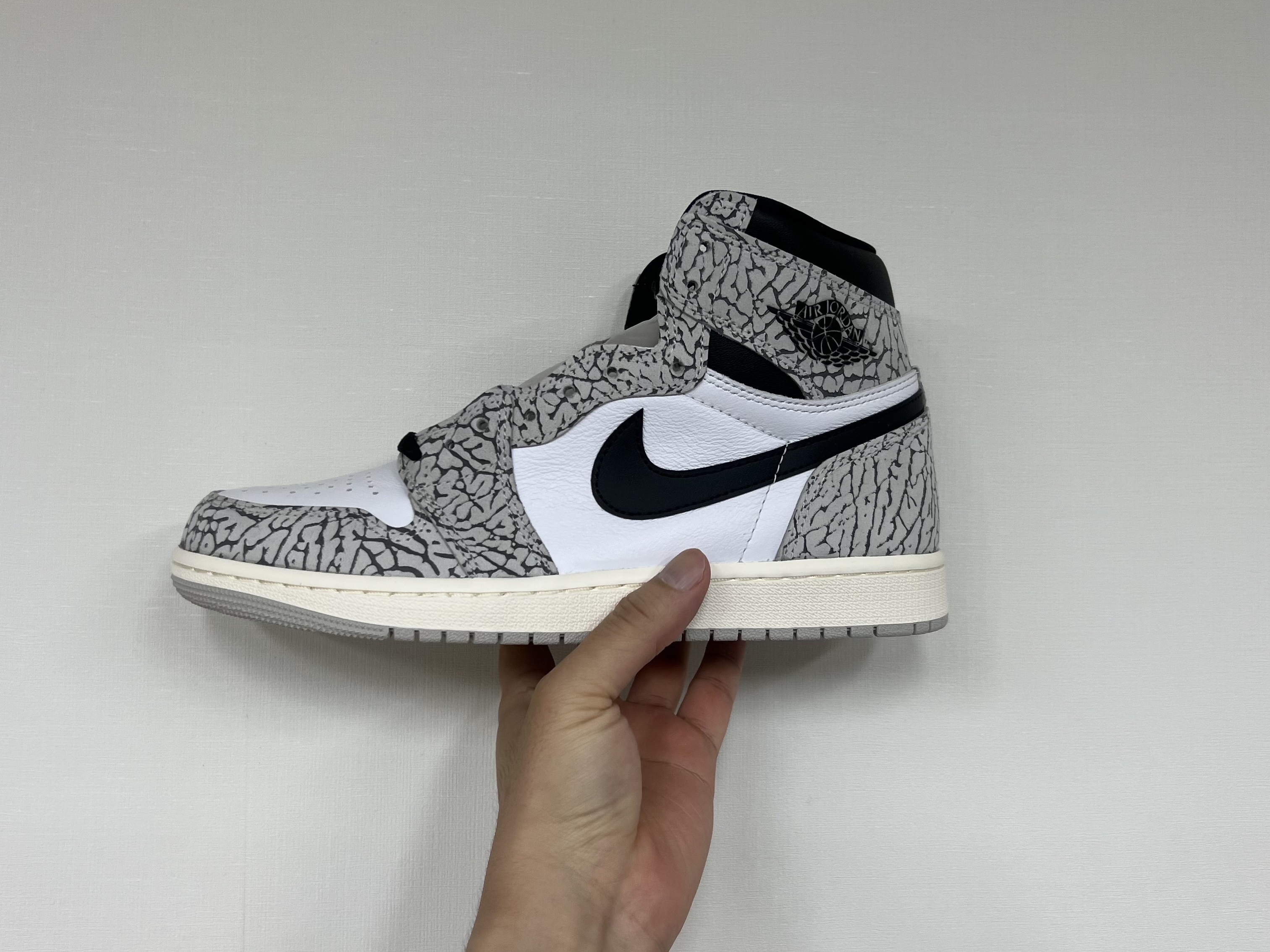 Jordan 1 Retro High OG White Cement 착용 스타일