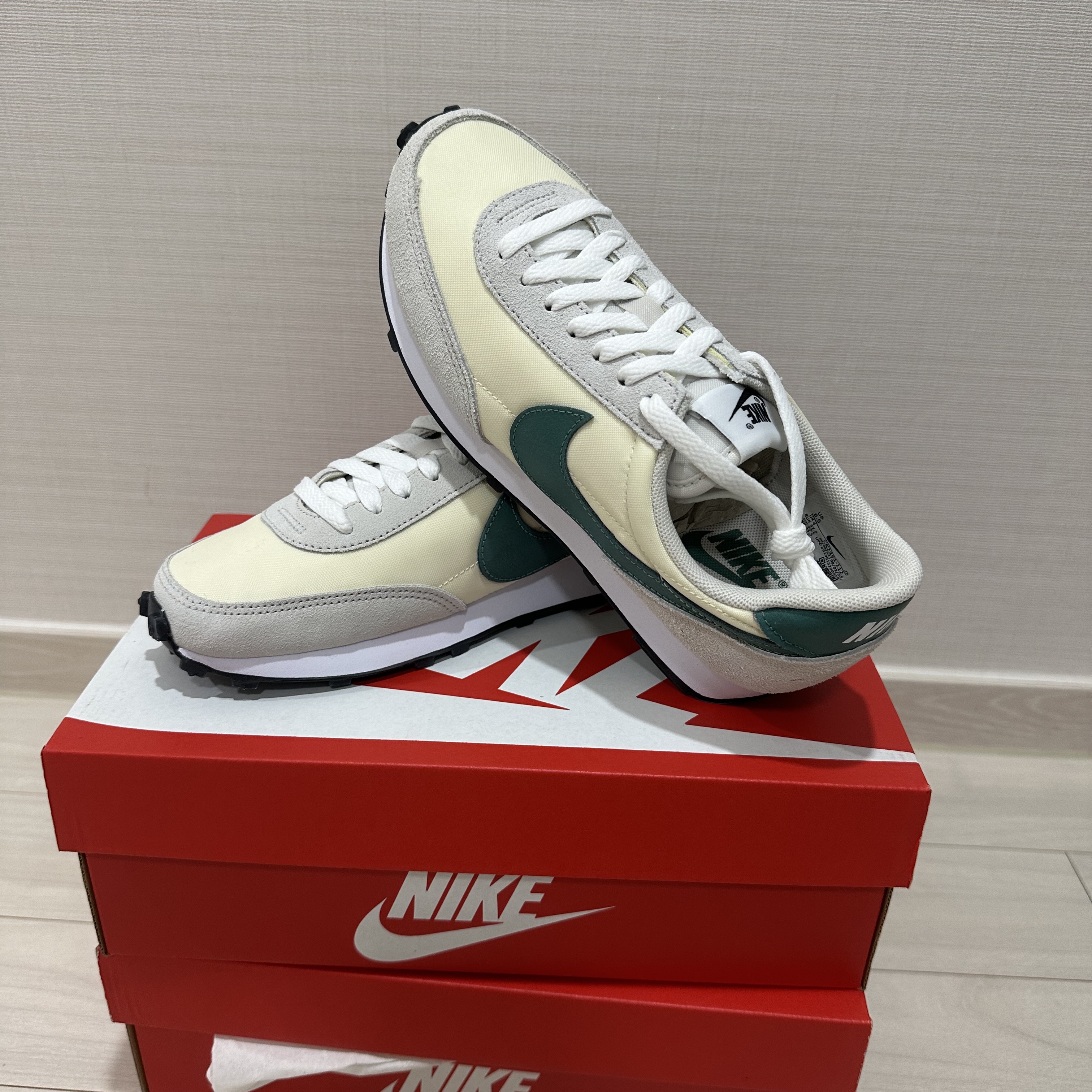 (W) Nike Daybreak Coconut Milk Green 착용 스타일