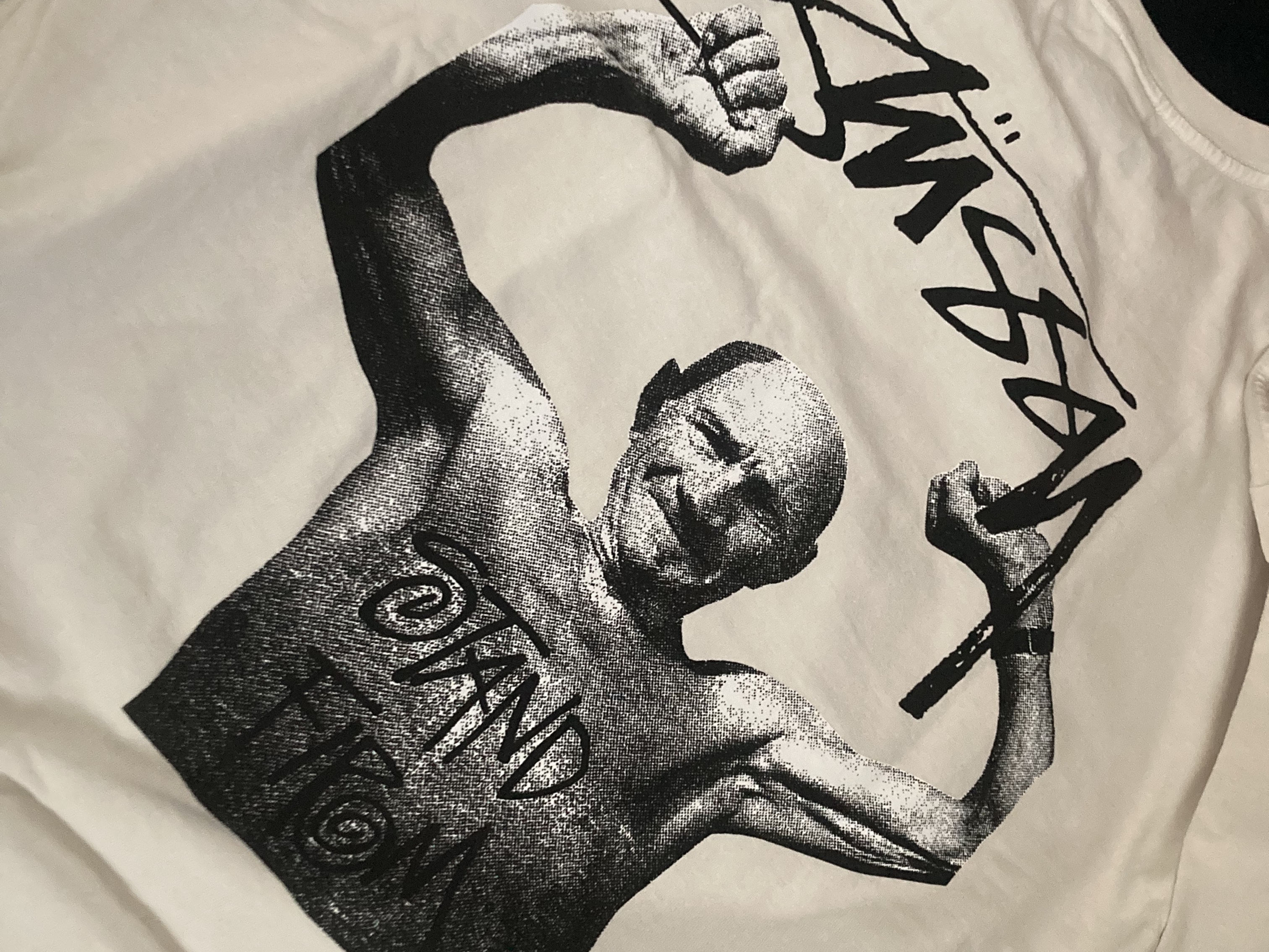 Stussy x Martine Rose Stand Firm Pigment Dyed T-Shirt Natural 착용 스타일 - 2