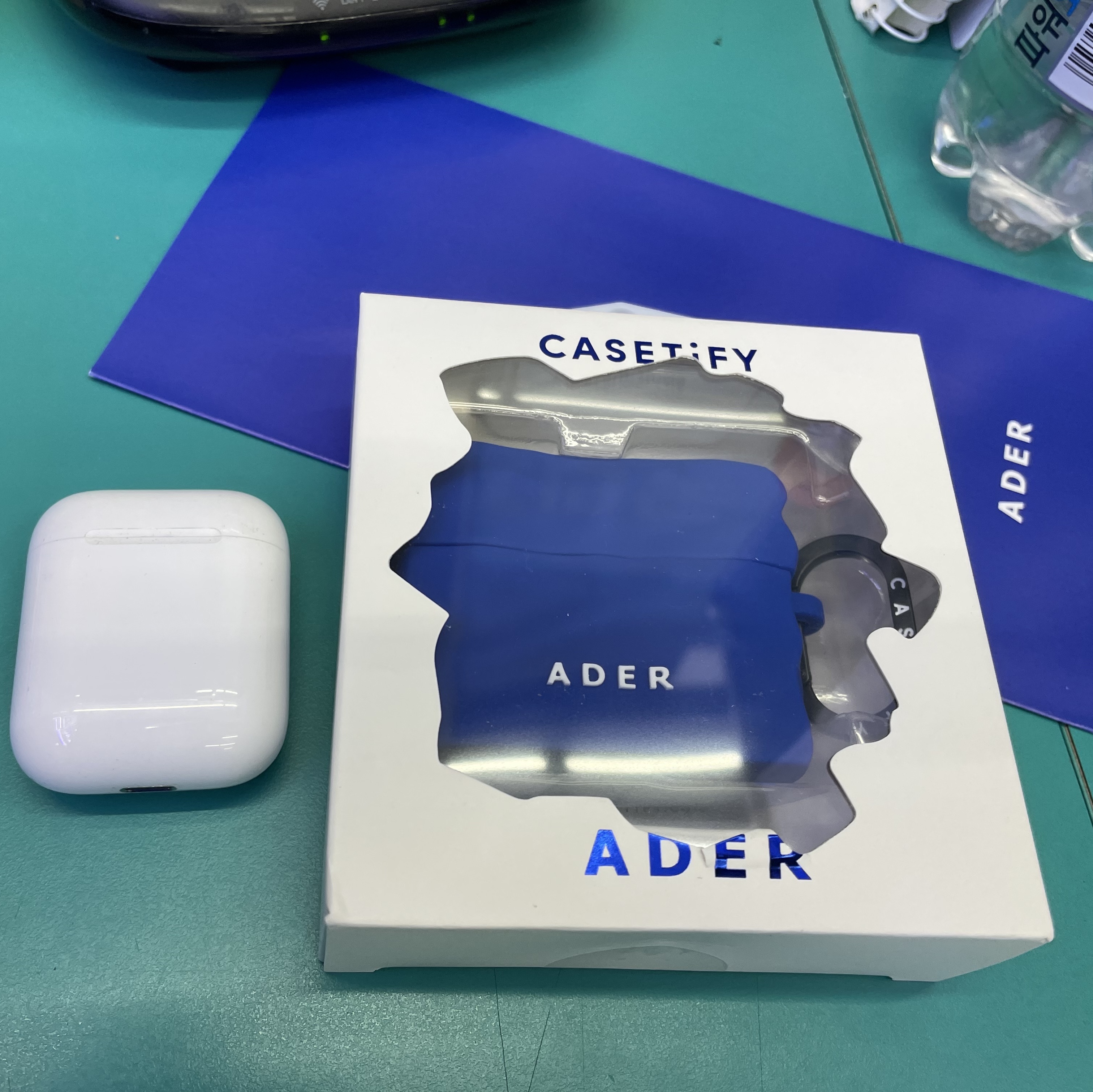 Casetify x Ader Error AirPods Pro Case 착용 스타일