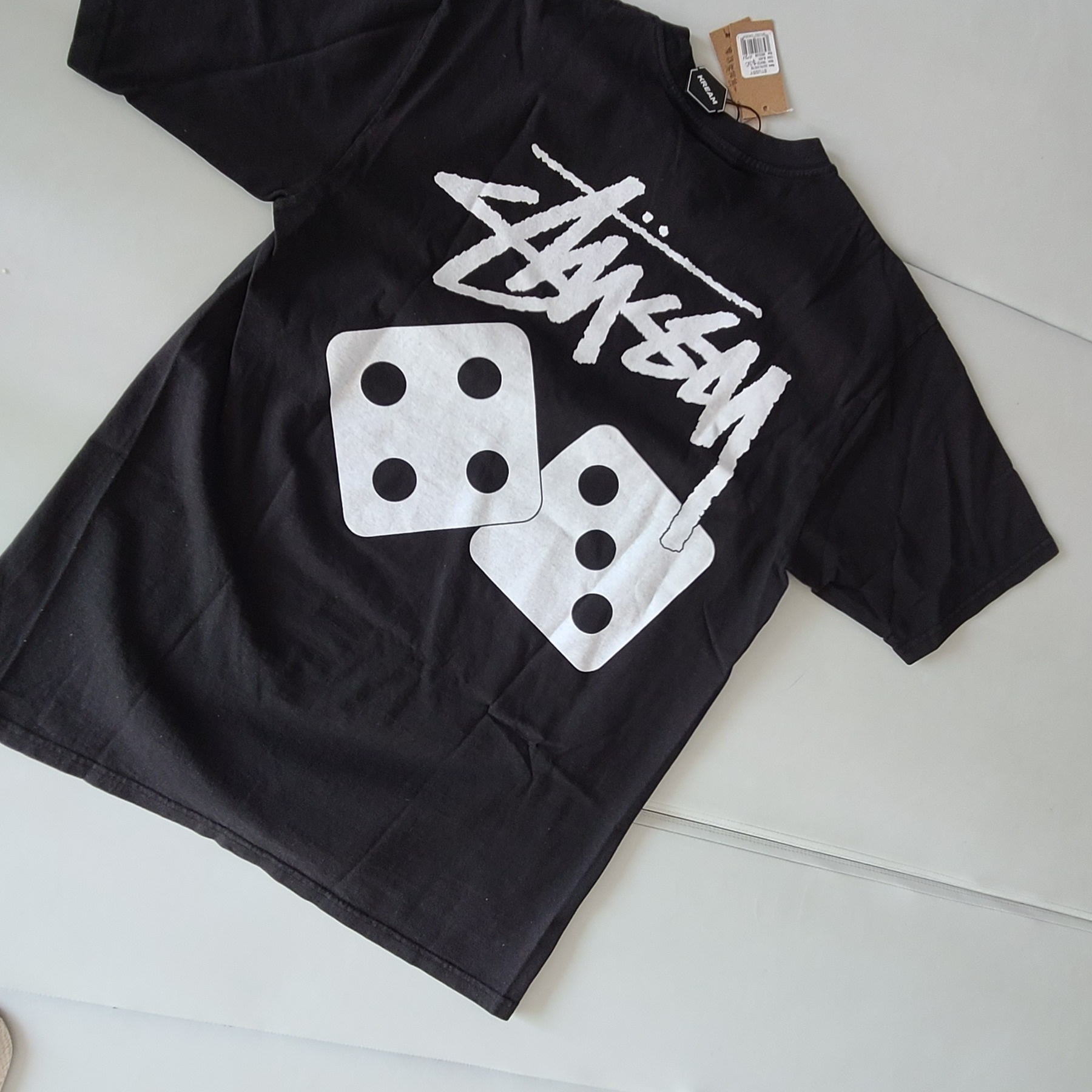 Stussy Dice Pigment Dyed T-Shirt Black 2021 착용 스타일