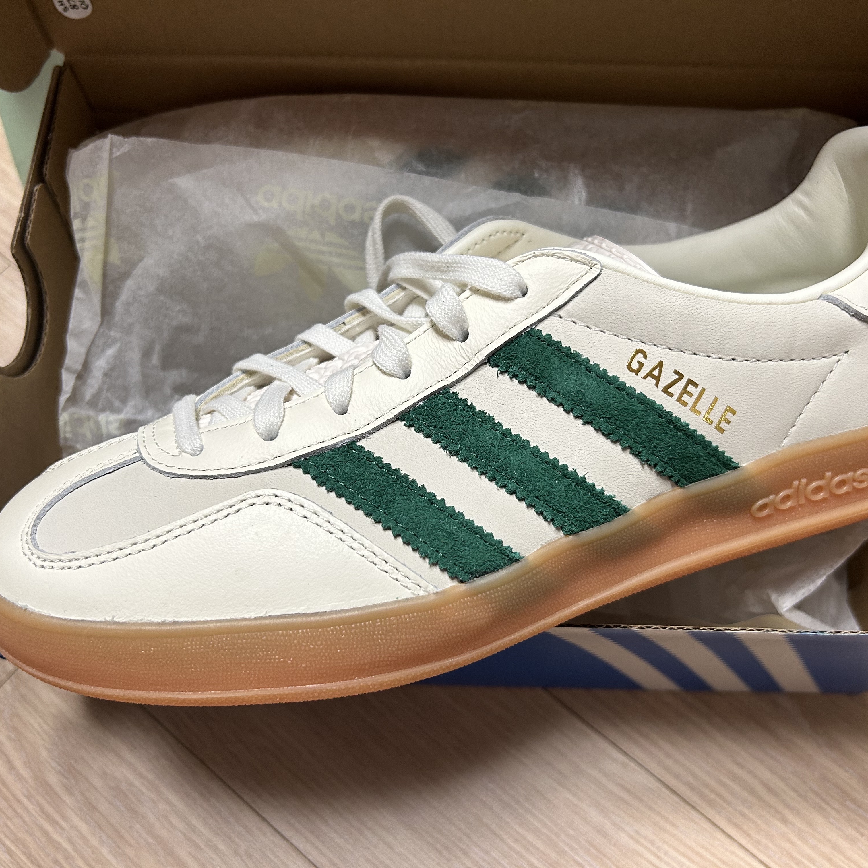 Adidas x Emmi Gazelle Indoor Off White Dark Green 착용 스타일 - 4