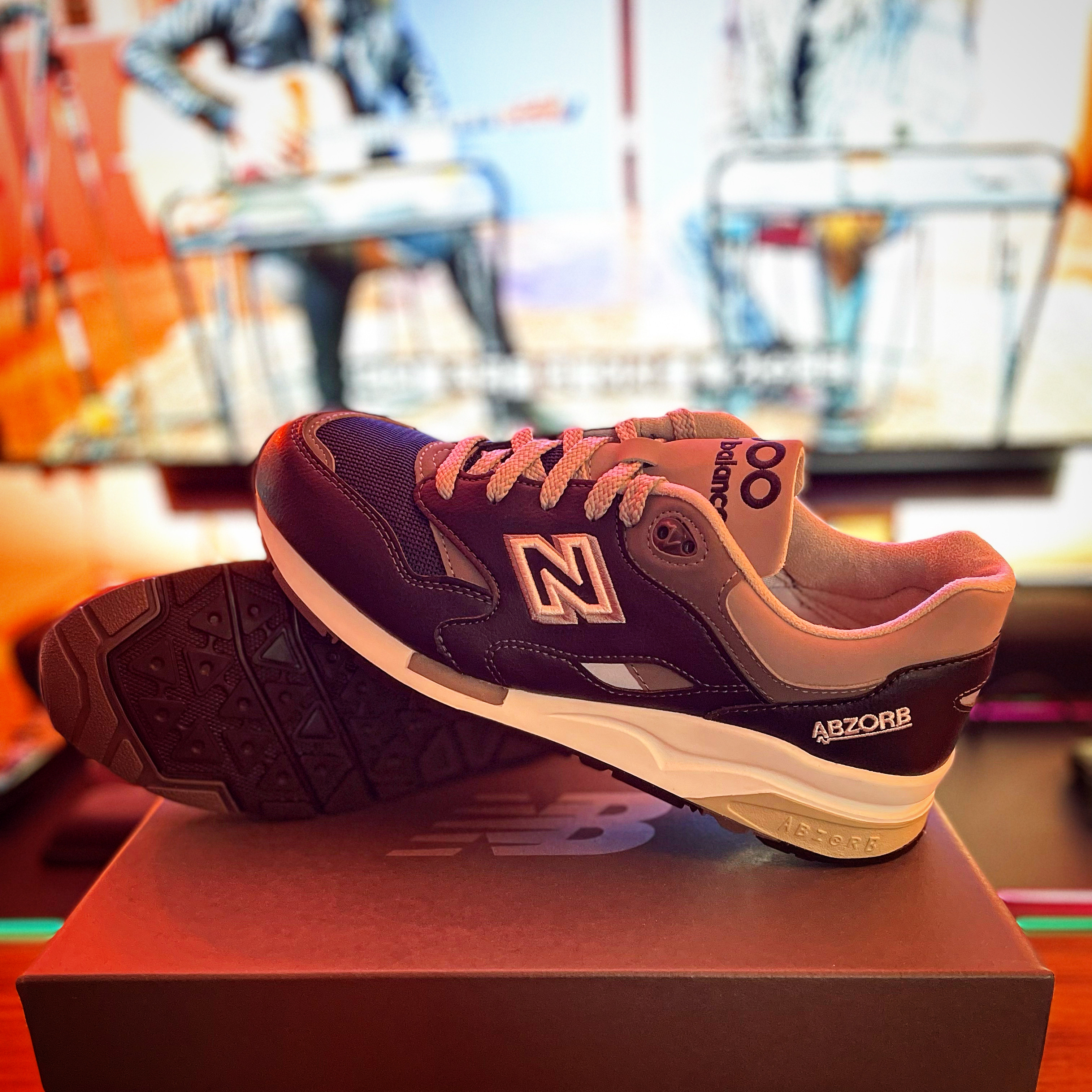 New Balance 1600 Legacy Navy 착용 스타일