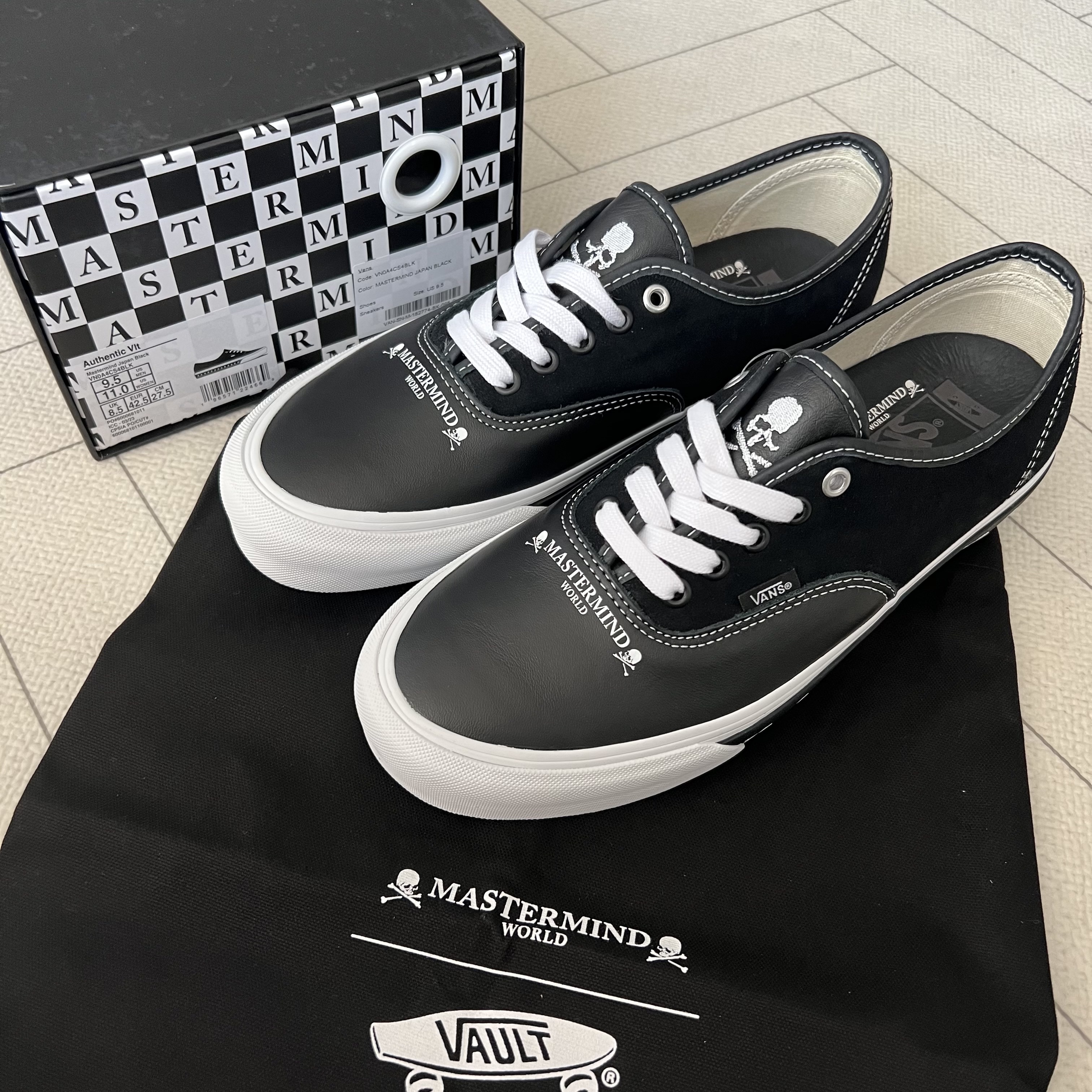 Vans Vault x Mastermind World Authentic LX Black 착용 스타일 - 1
