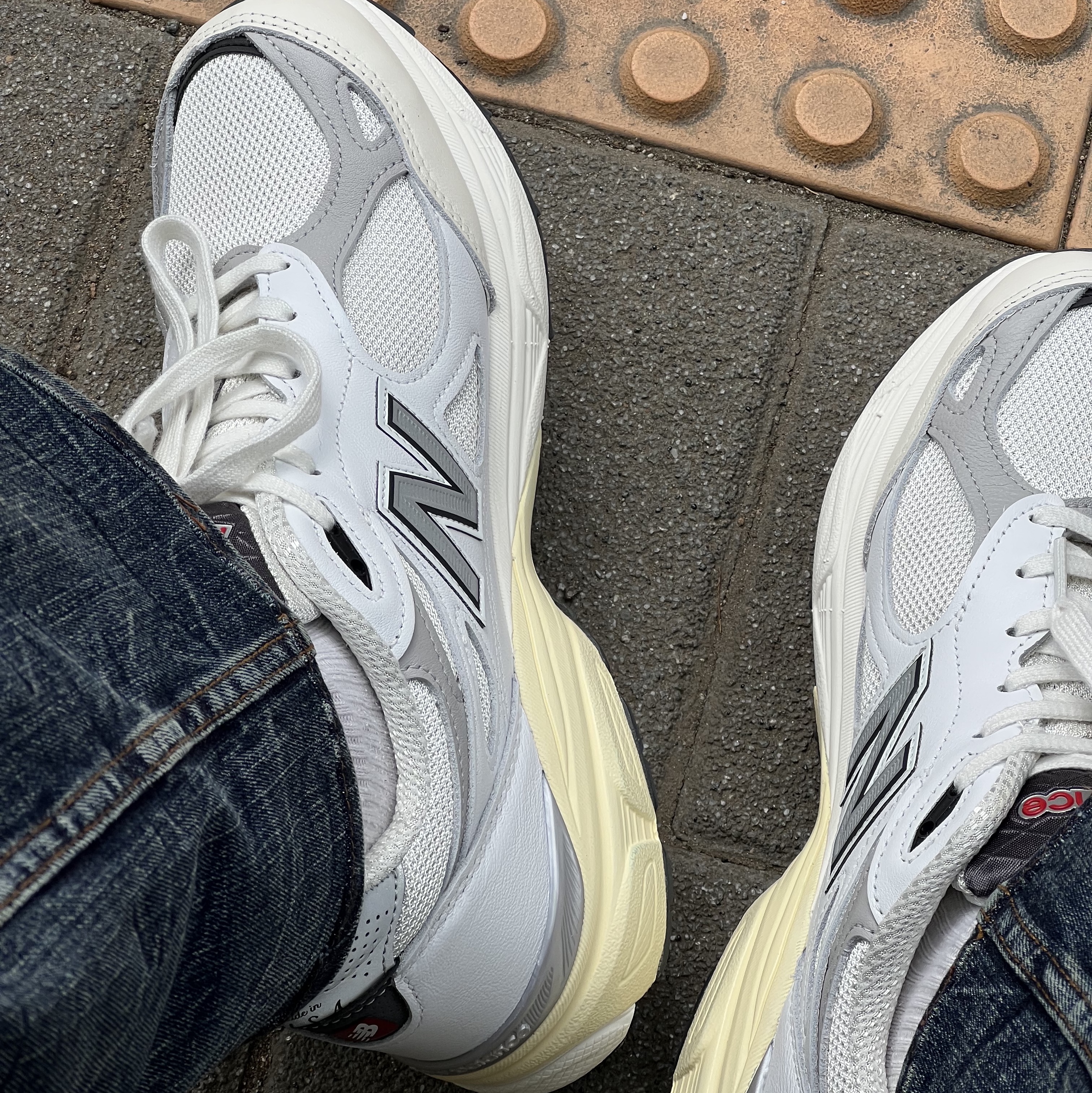 New Balance 990v3 Made in USA Sea Salt 착용 스타일 - 3