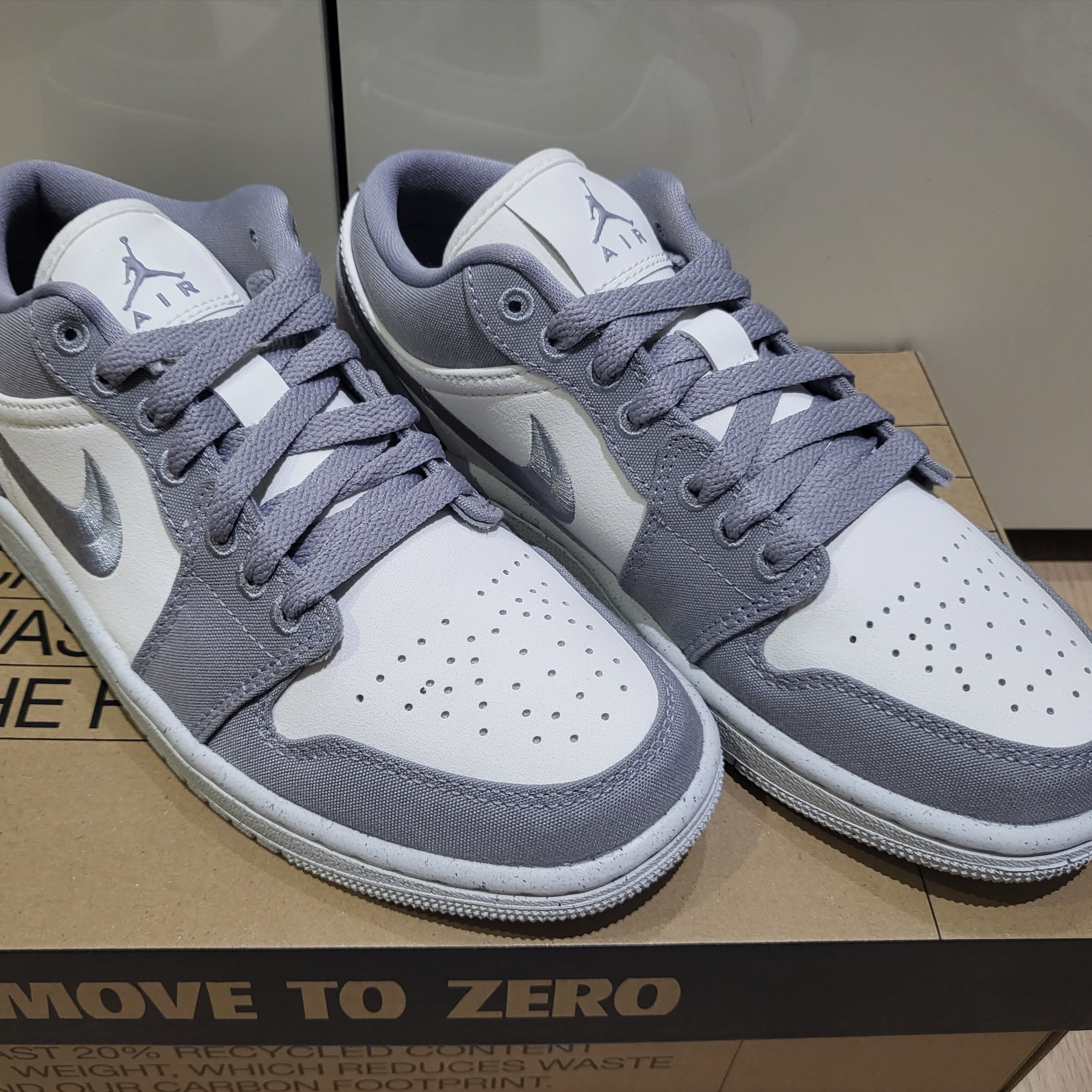 (W) Jordan 1 Low SE Light Steel Grey 착용 스타일