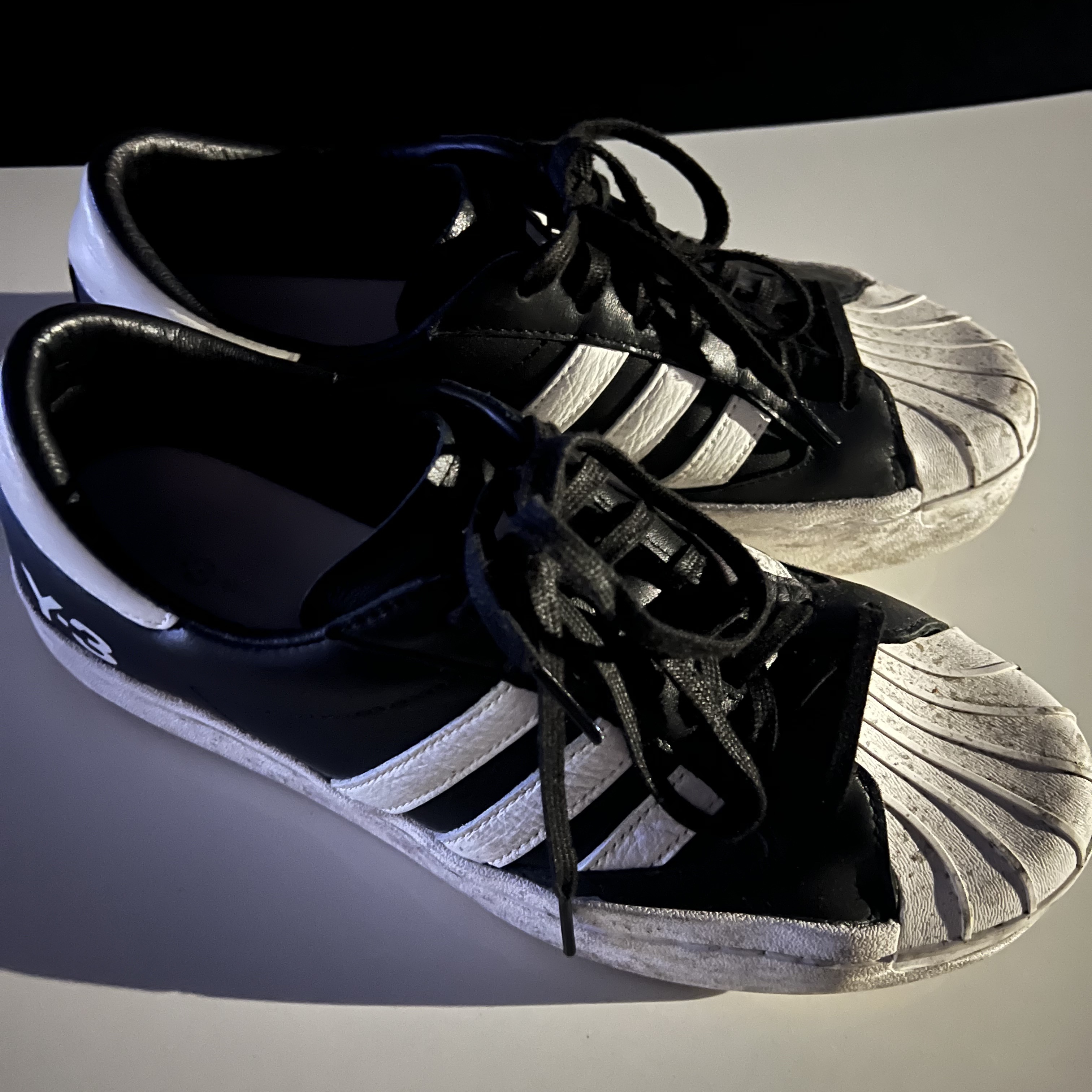 Y-3 Yohji Star Black White 착용 스타일