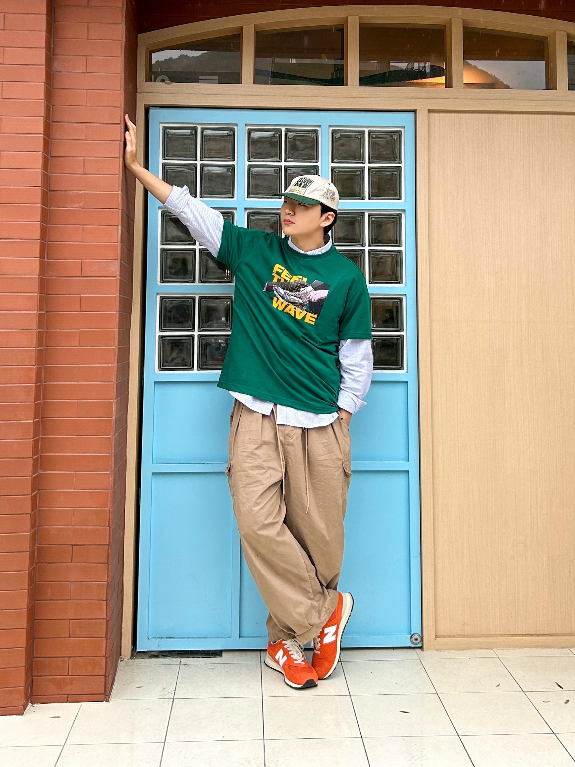 New Balance x Size? 574 College Pack Orange 착용 스타일 - 2