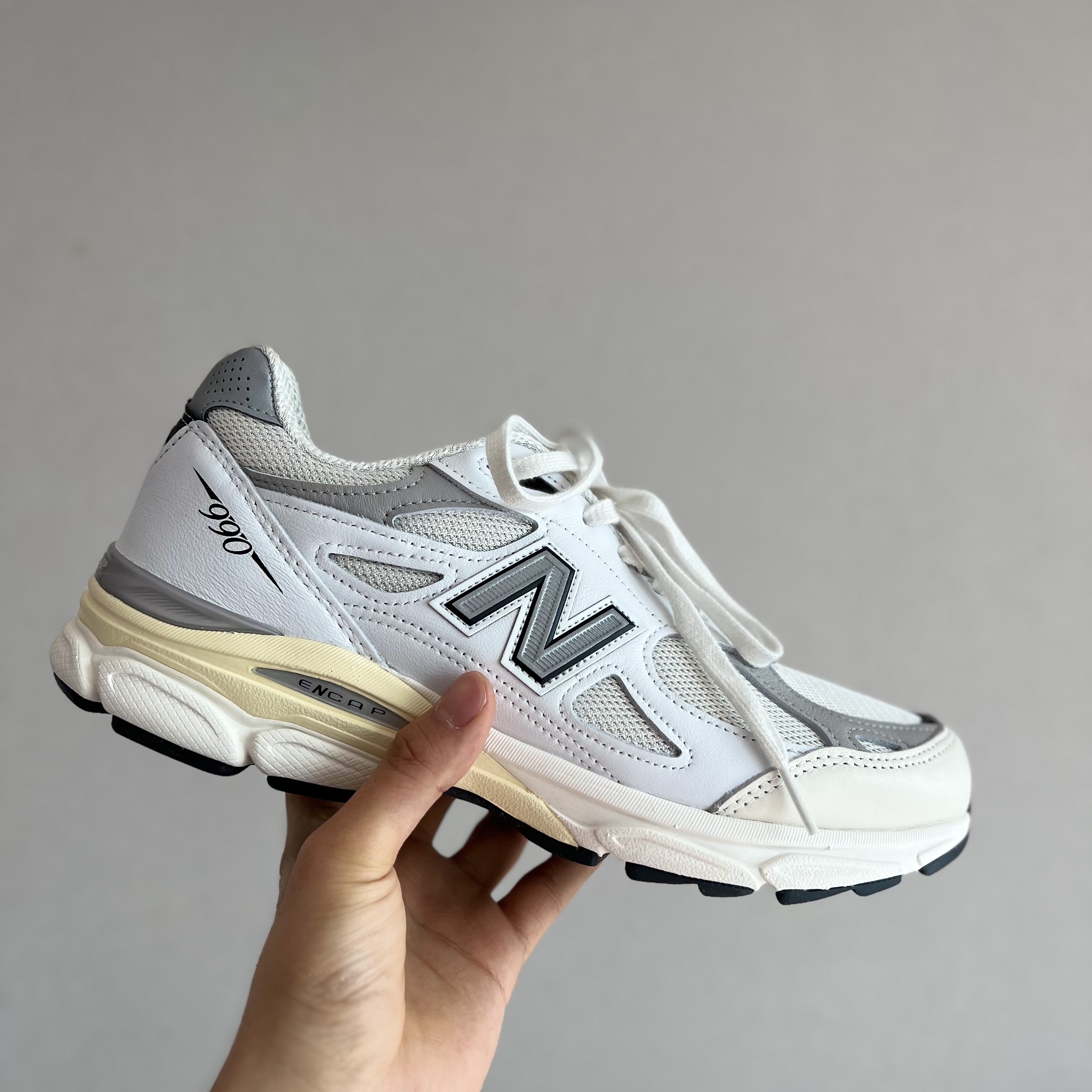 New Balance 990v3 Made in USA Sea Salt 착용 스타일 - 2