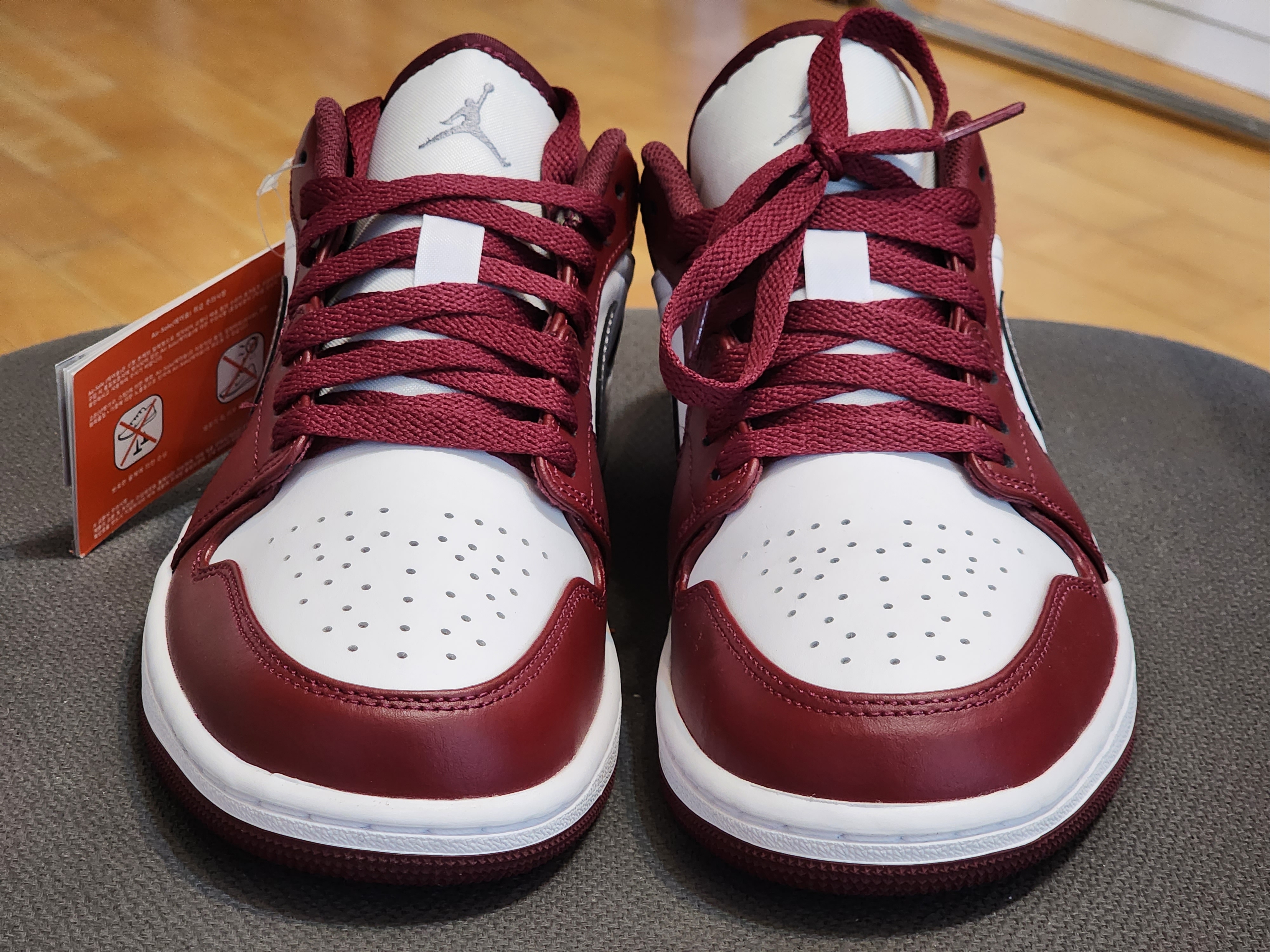 Jordan 1 Low Cherrywood Red 착용 스타일 - 2
