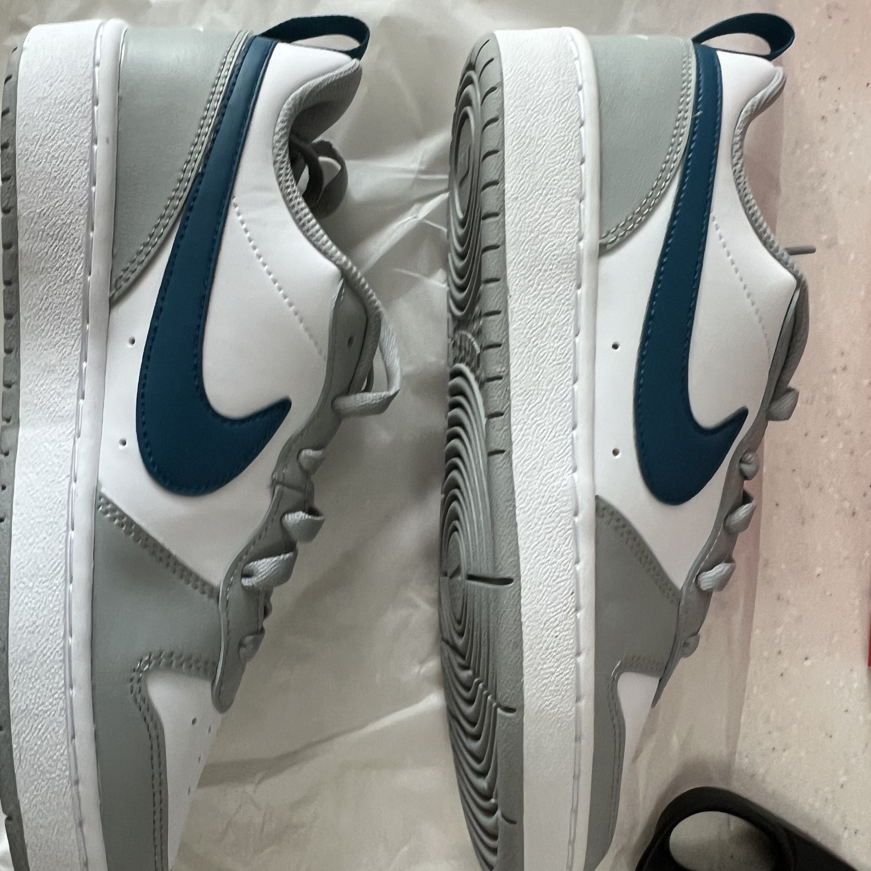 (GS) Nike Court Borough Low 2 Light Smoke Grey 착용 스타일