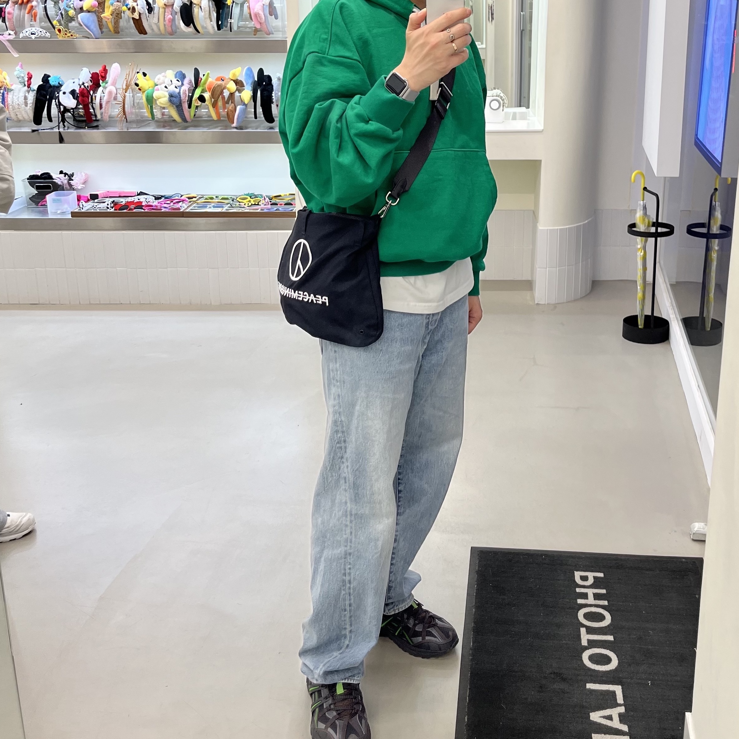 Comoli 5P Denim Pants Bleach - 23SS, Nike x Stussy T-Shirt White (DV1774-100) 착용 스타일