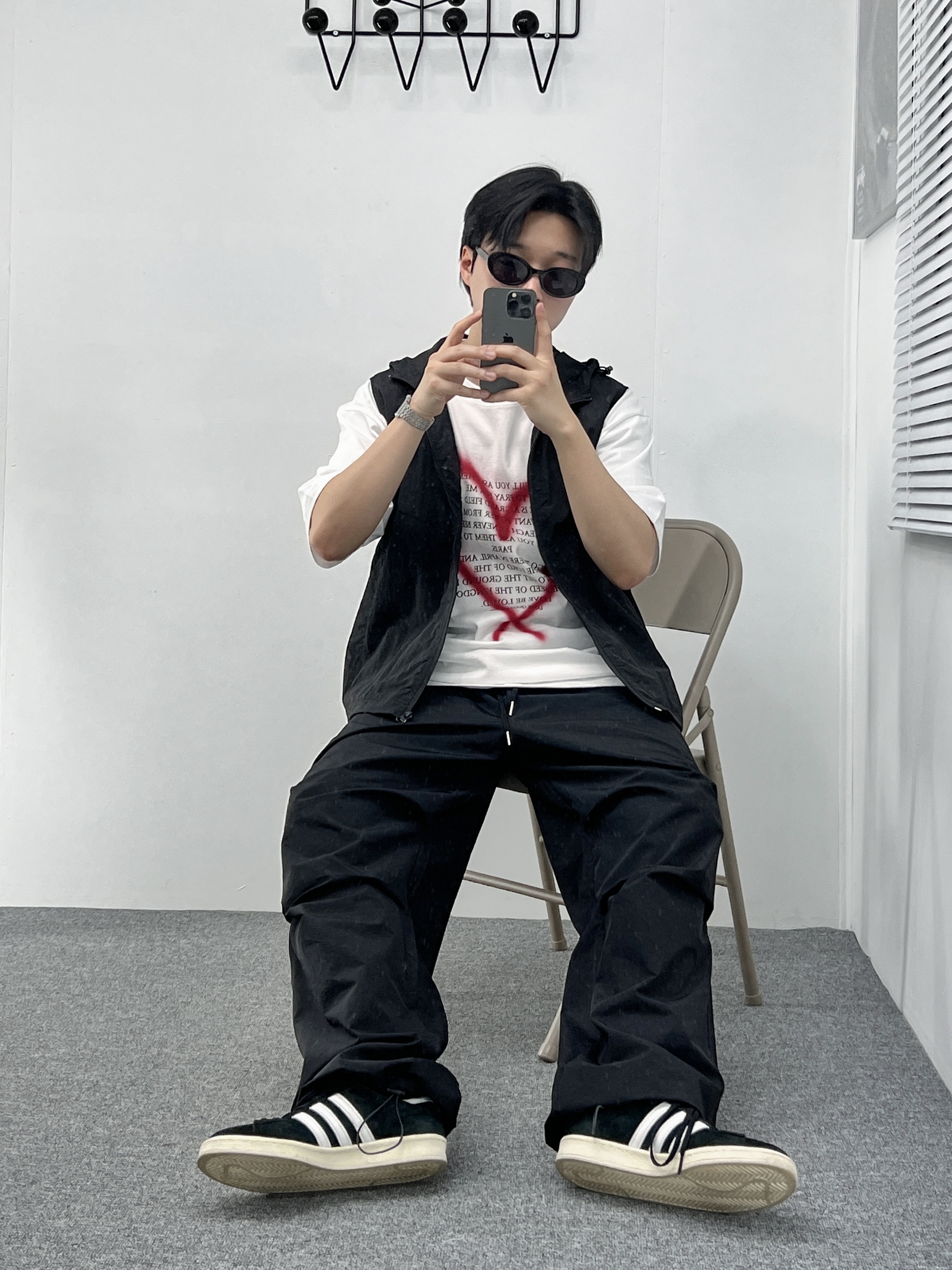Adidas Campus 80s Black White 착용 스타일 - 3