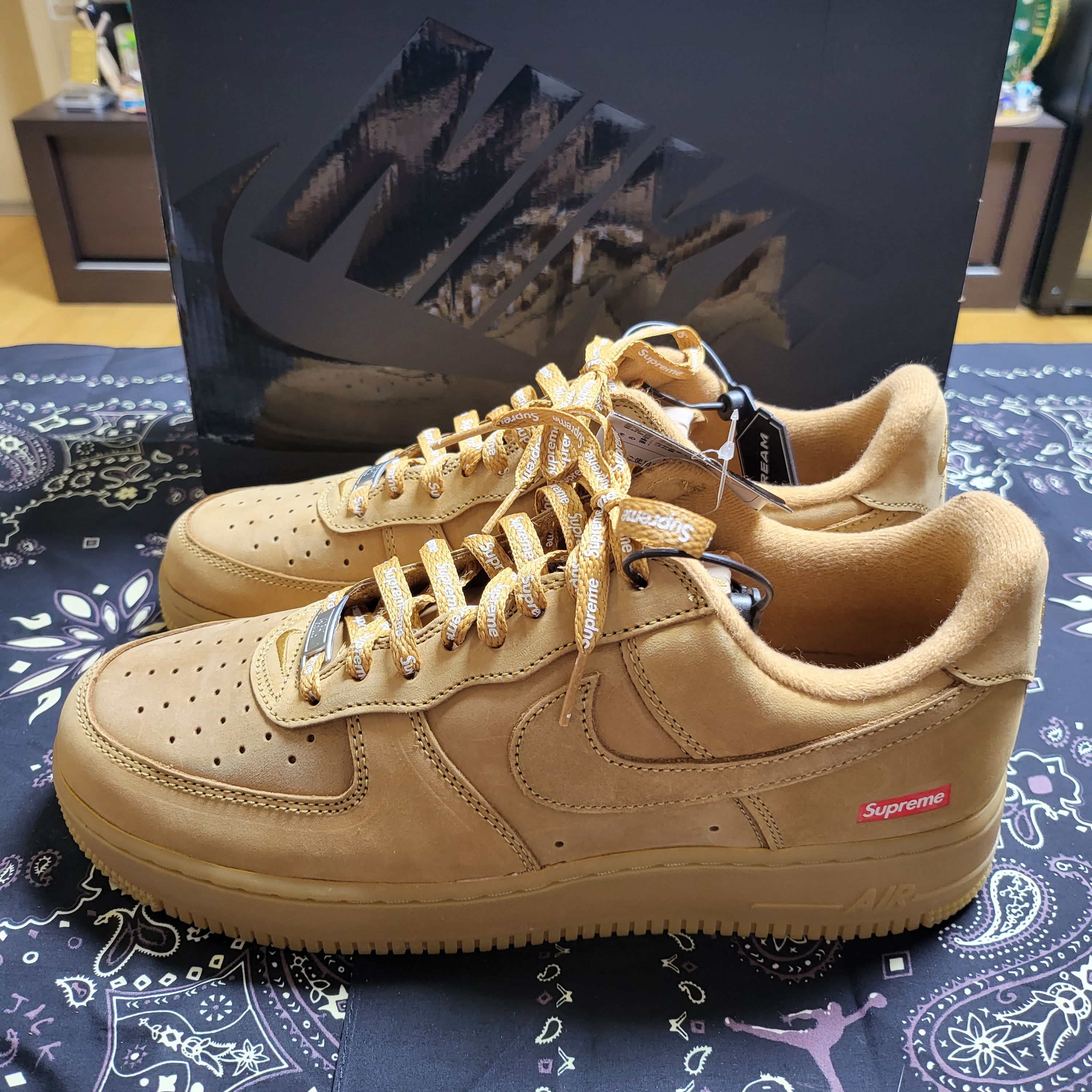 Nike x Supreme Air Force 1 Low Flax 착용 스타일 - 2