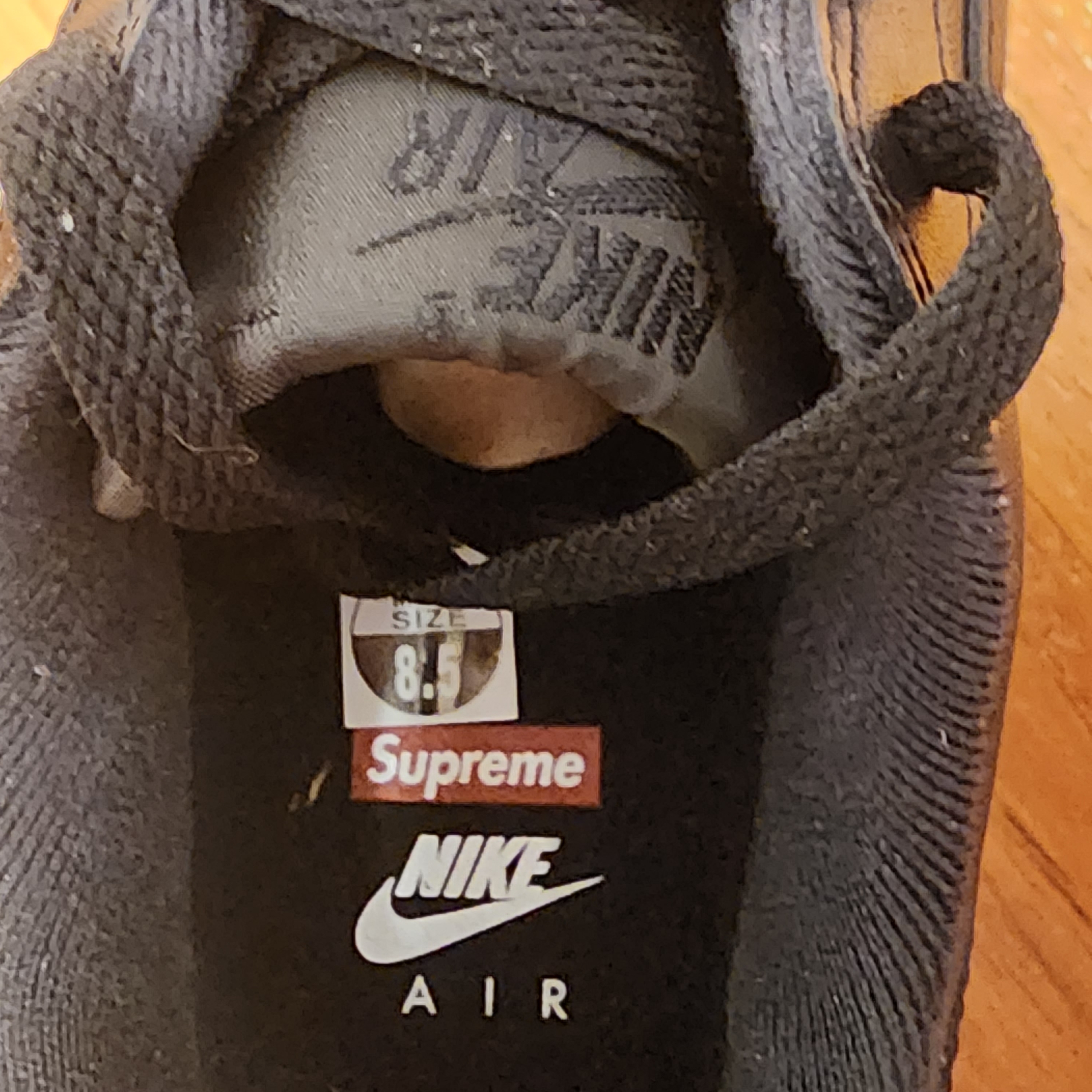 Nike x Supreme Air Force 1 Low Black 착용 스타일 - 5