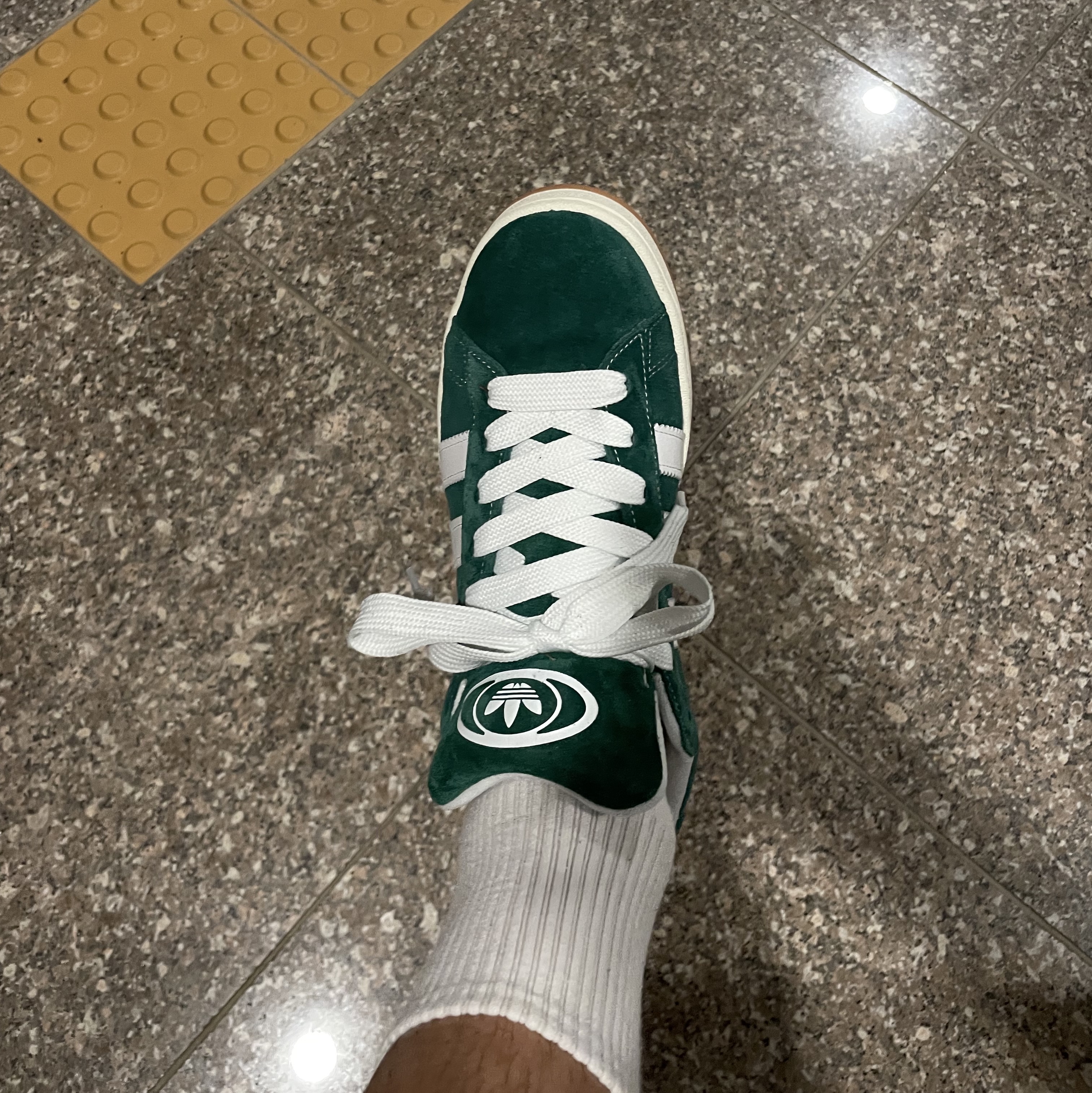 Adidas Campus 00s St Forest Glade 착용 스타일 - 3