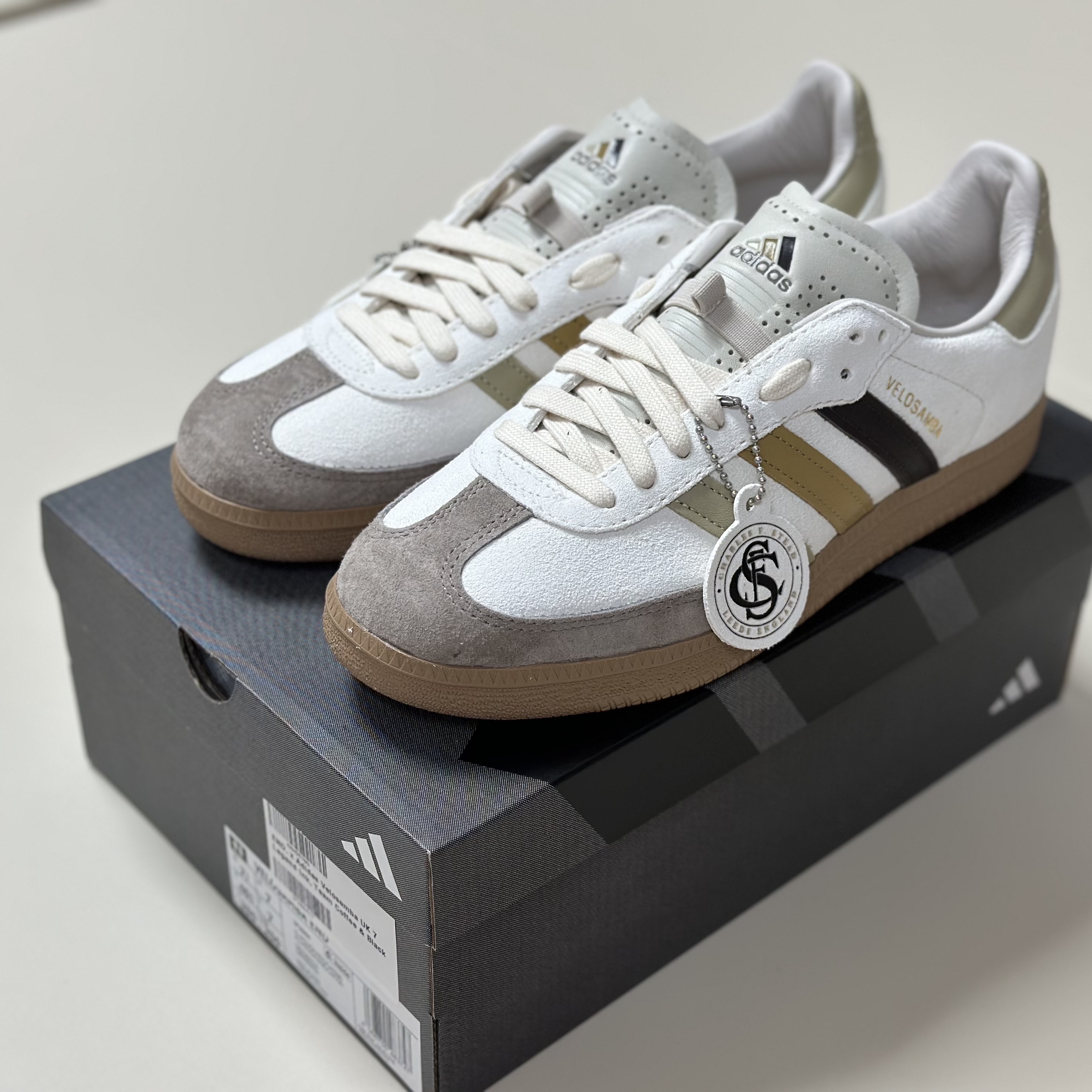 Adidas x END. Velosamba Social Cycling Team Coffee 착용 스타일 - 1