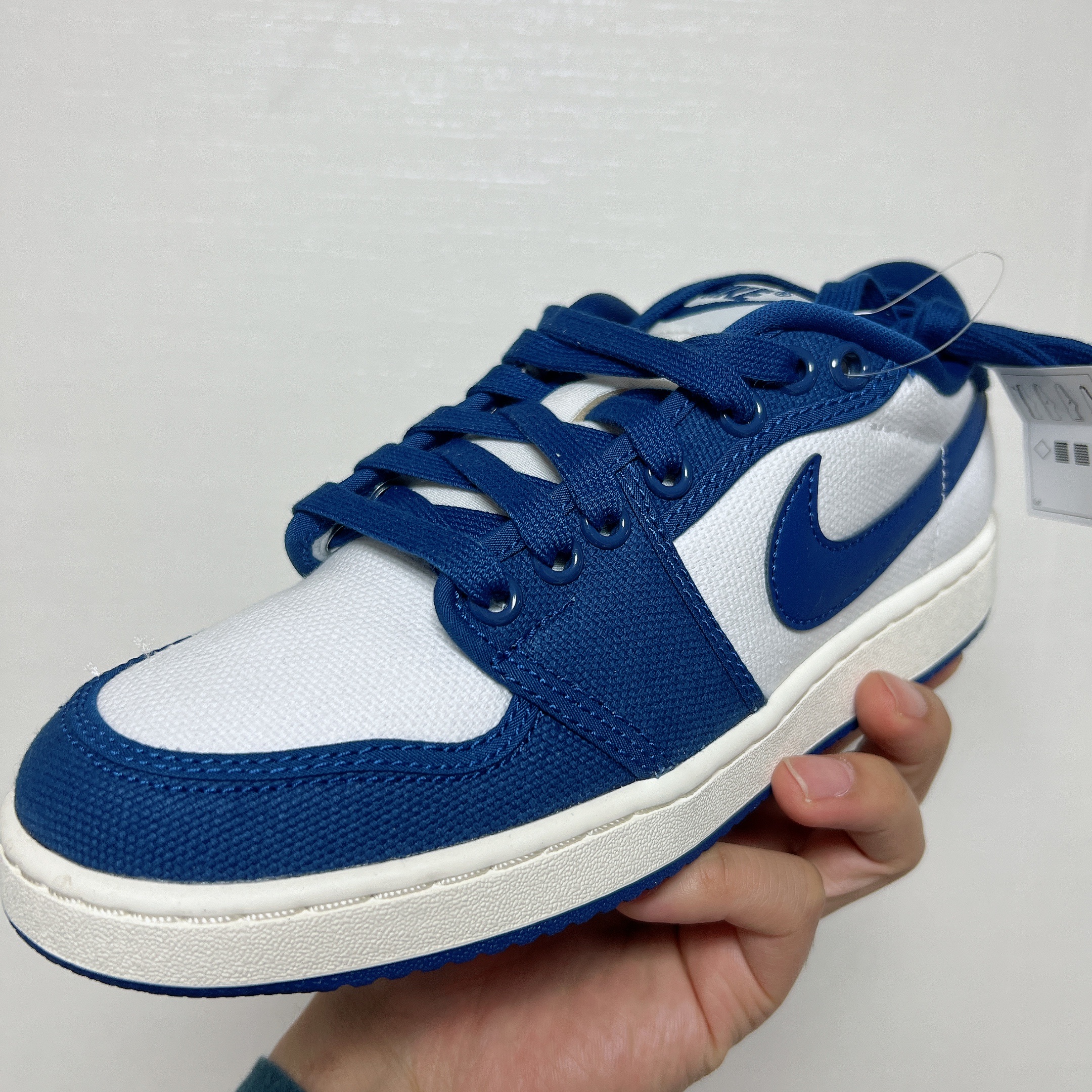 Jordan 1 KO Low White Dark Royal Blue 착용 스타일