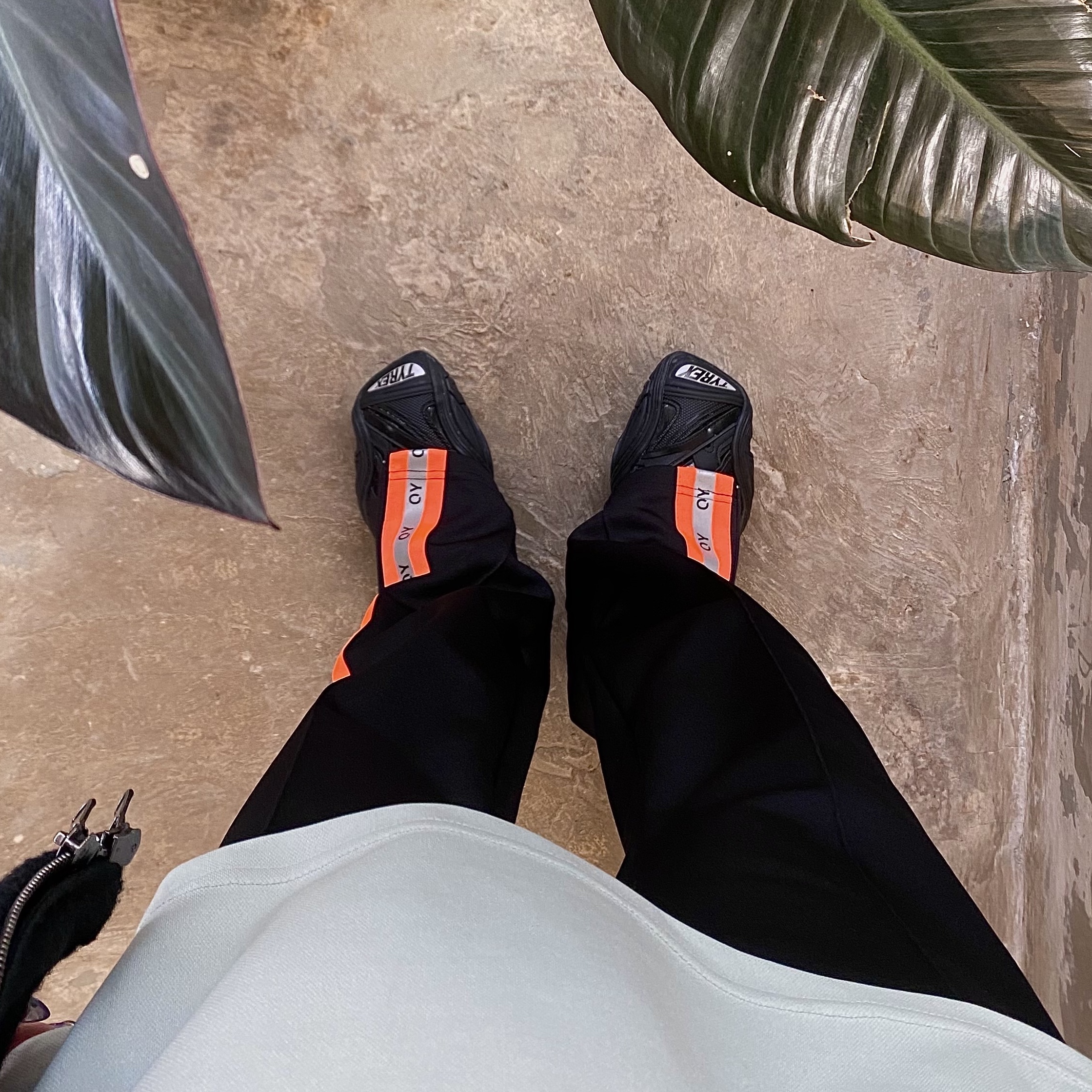 (W) Balenciaga Tyrex Sneakers Black, Zara x Ader Error Oversize Blazer Black 착용 스타일 - 2