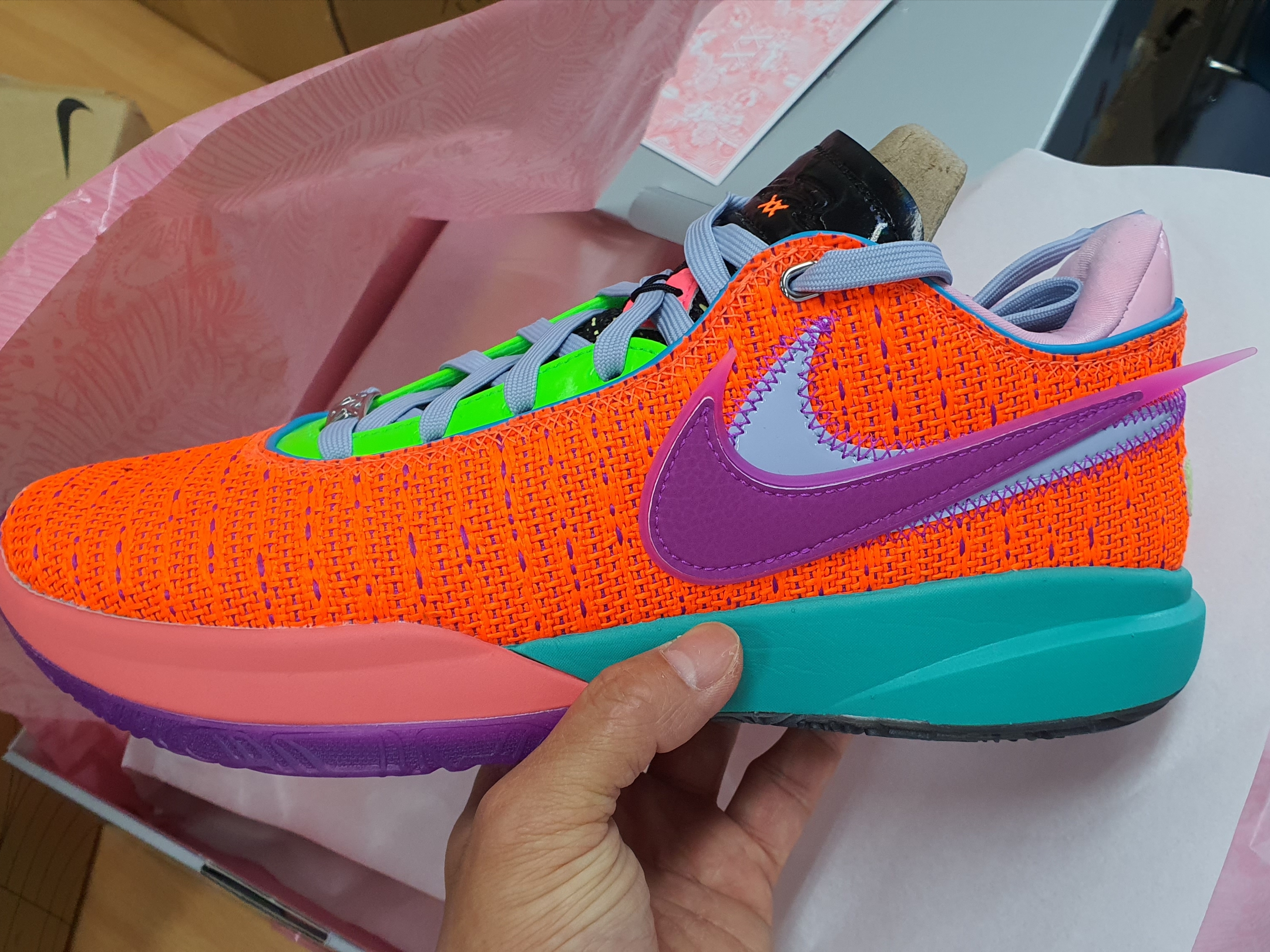 Nike LeBron XX EP Total Orange Vivid Purple 착용 스타일