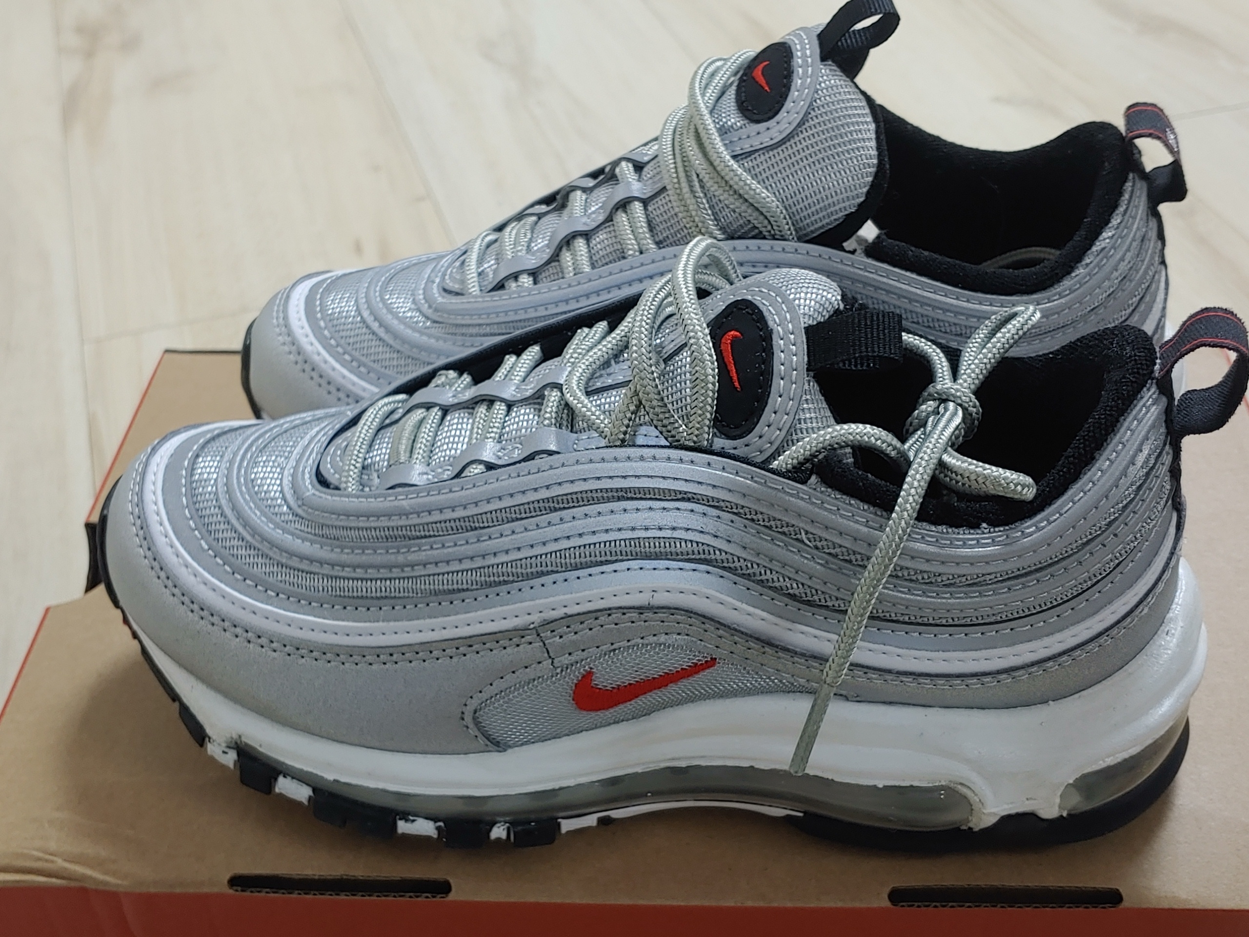 (W) Nike Air Max 97 OG Silver Bullet 2022 착용 스타일 - 1