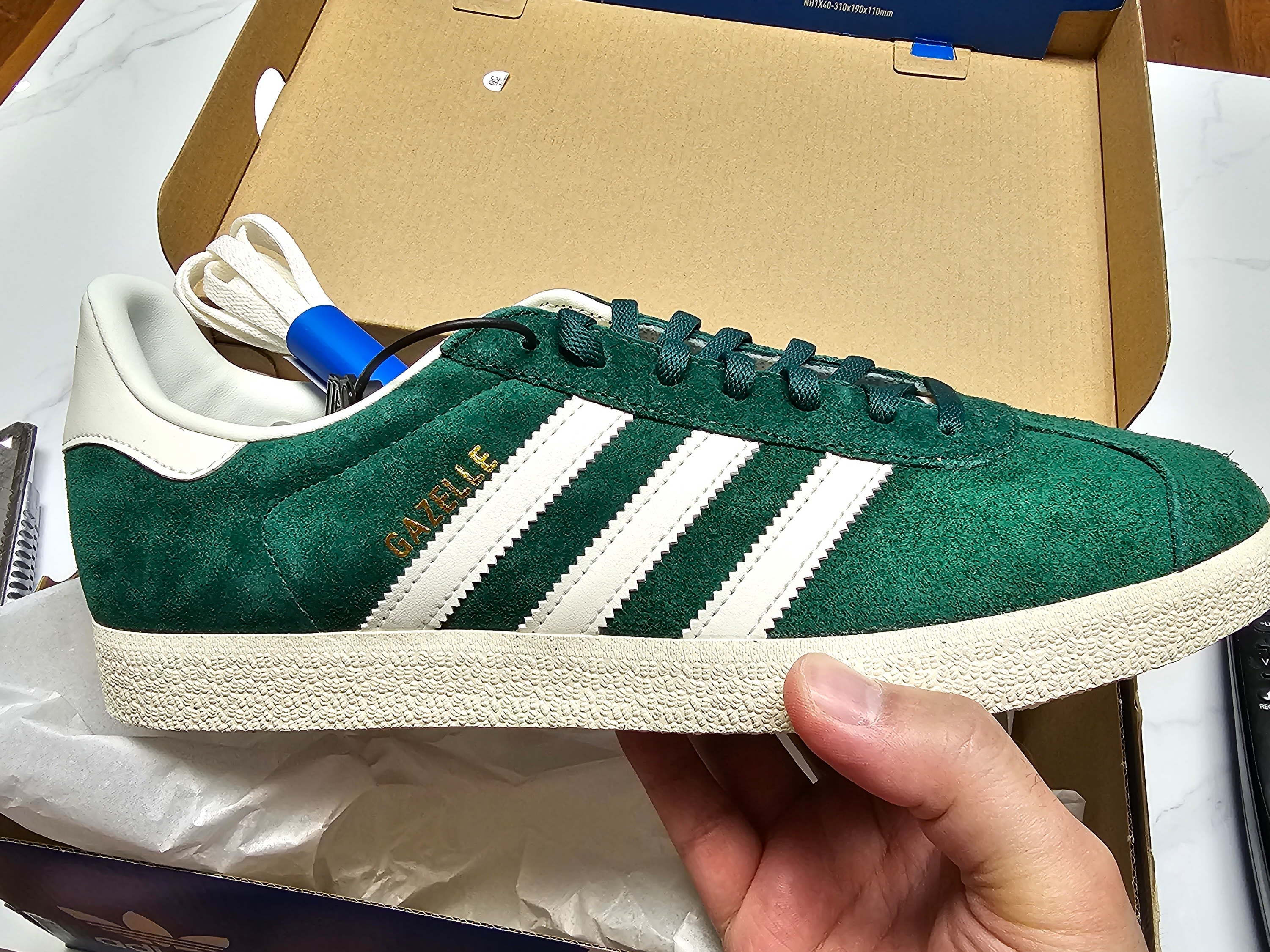 Adidas Gazelle Dark Green Cream White 착용 스타일