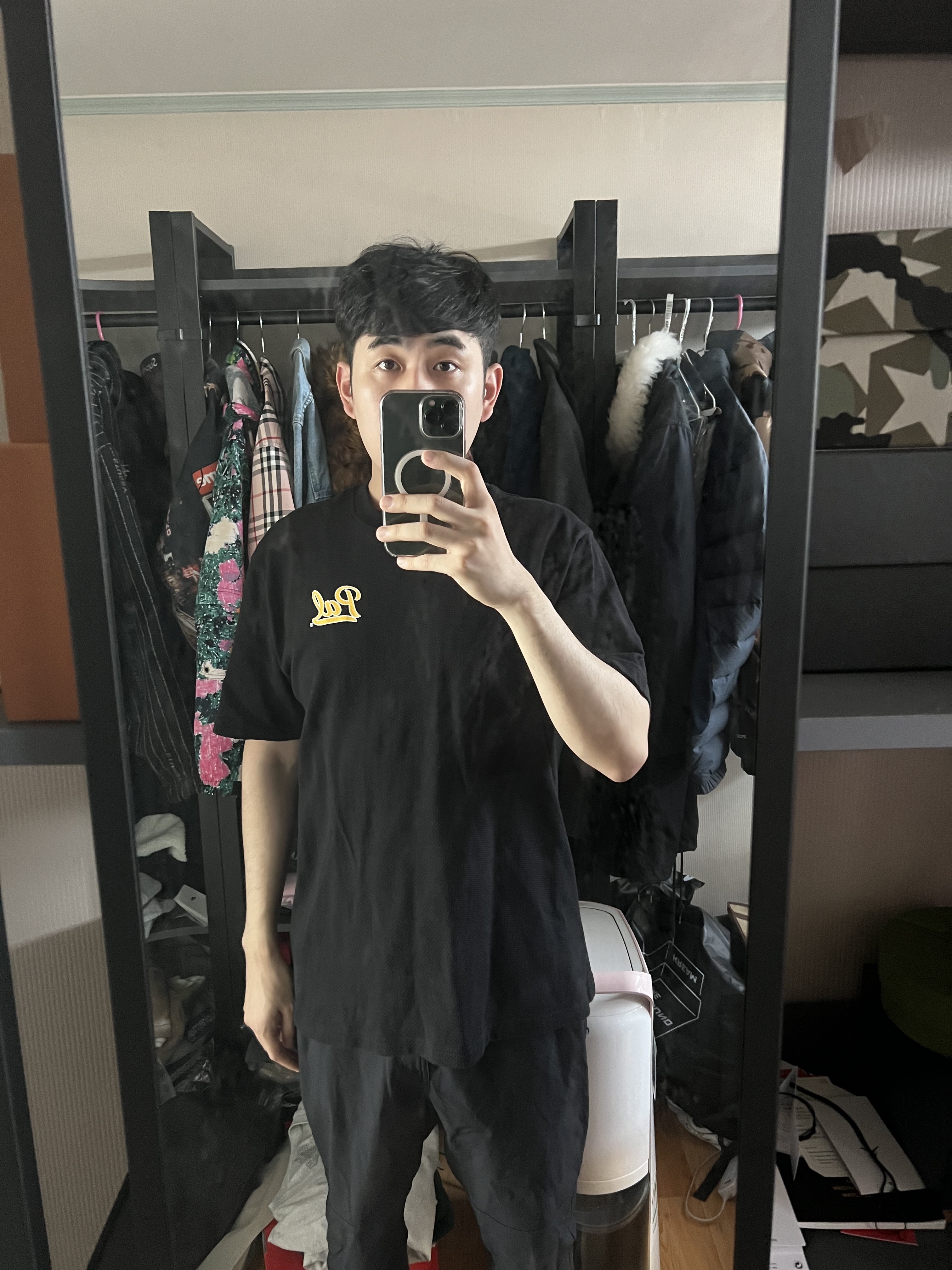 Palace Pal T-Shirt Black - 22SS 착용 스타일
