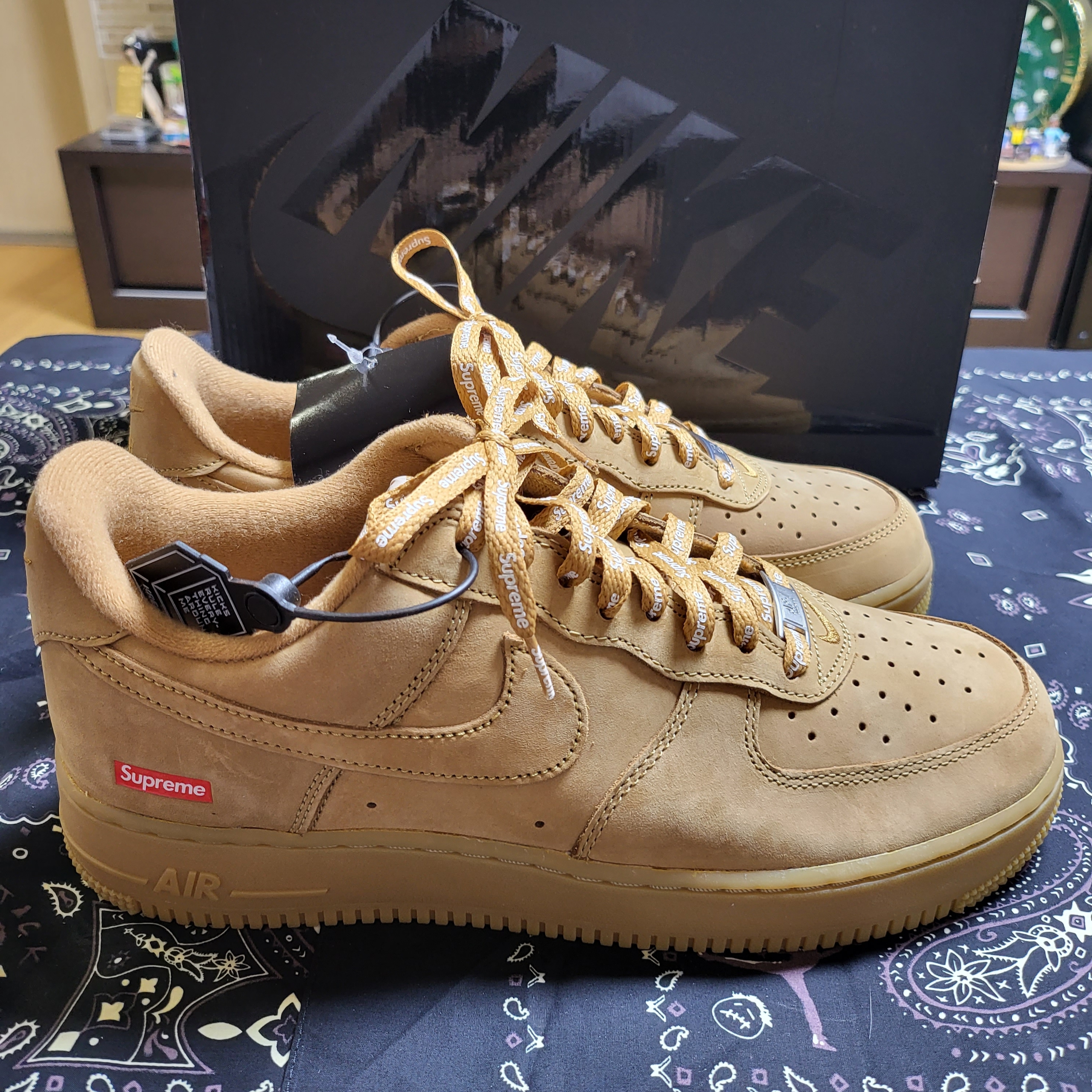 Nike x Supreme Air Force 1 Low Flax 착용 스타일 - 3