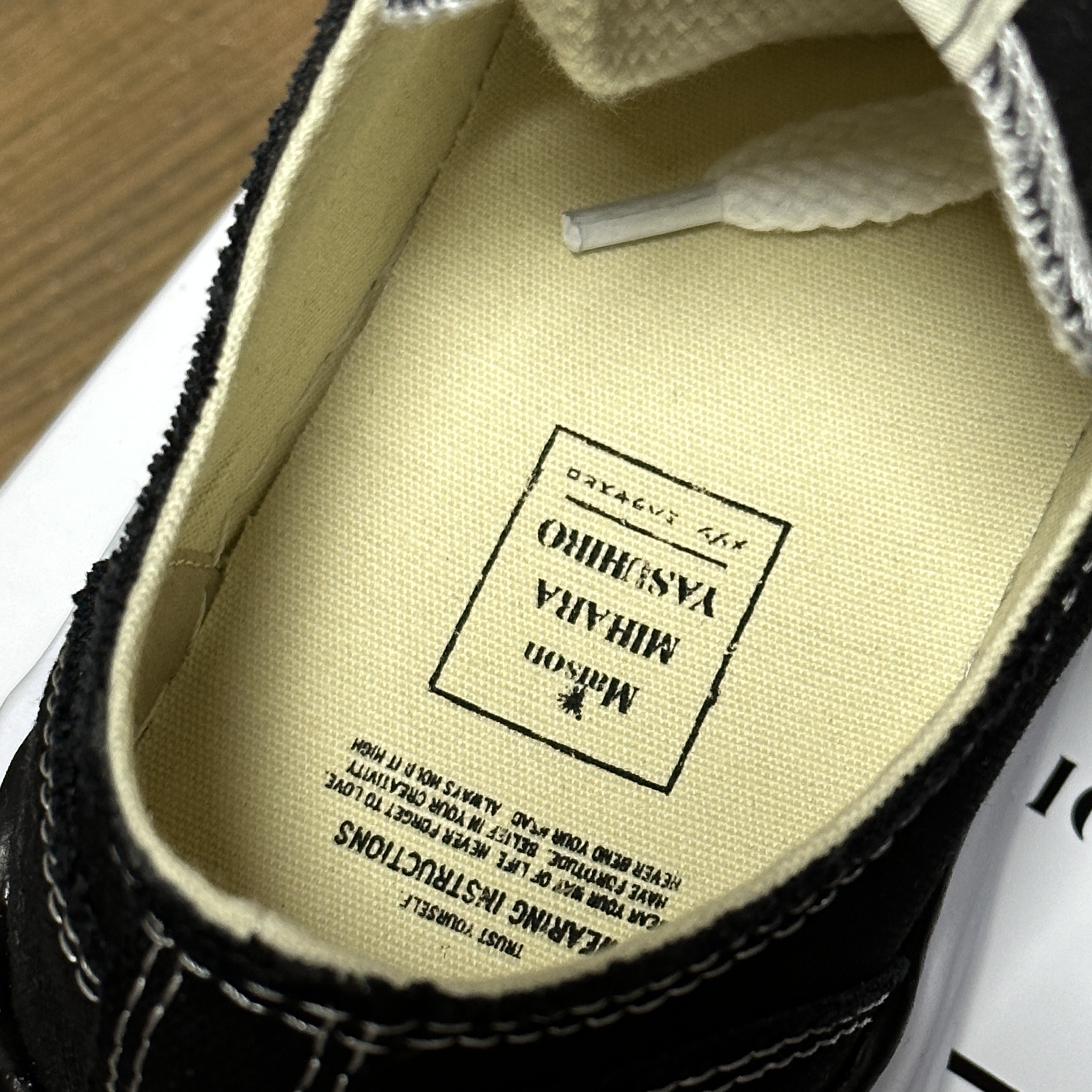 Maison Mihara Yasuhiro Peterson OG Sole Canvas Low Sneakers Black 착용 스타일 - 4