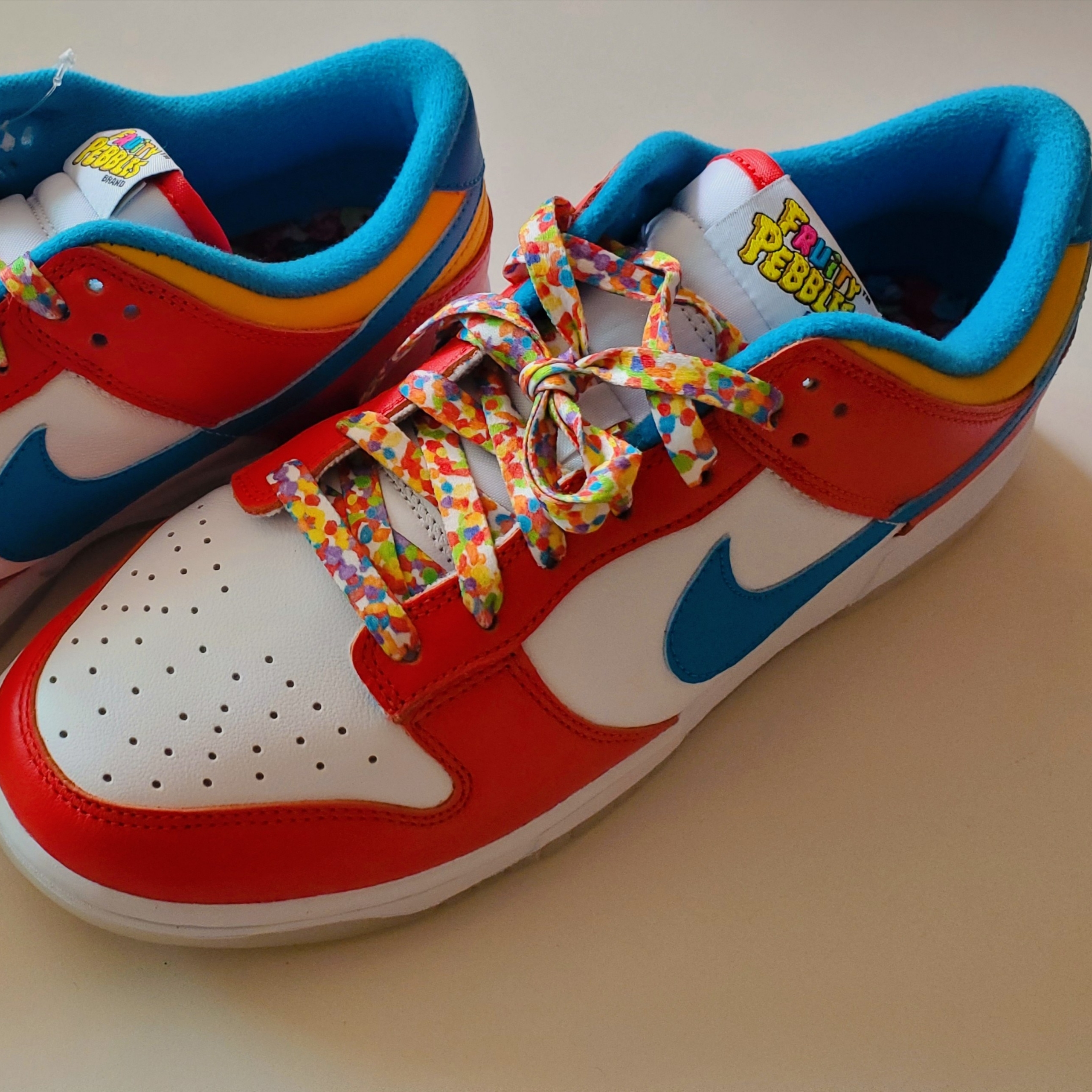 Nike x LeBron James x Fruity Pebbles Dunk Low QS Habanero Red 착용 스타일 - 2