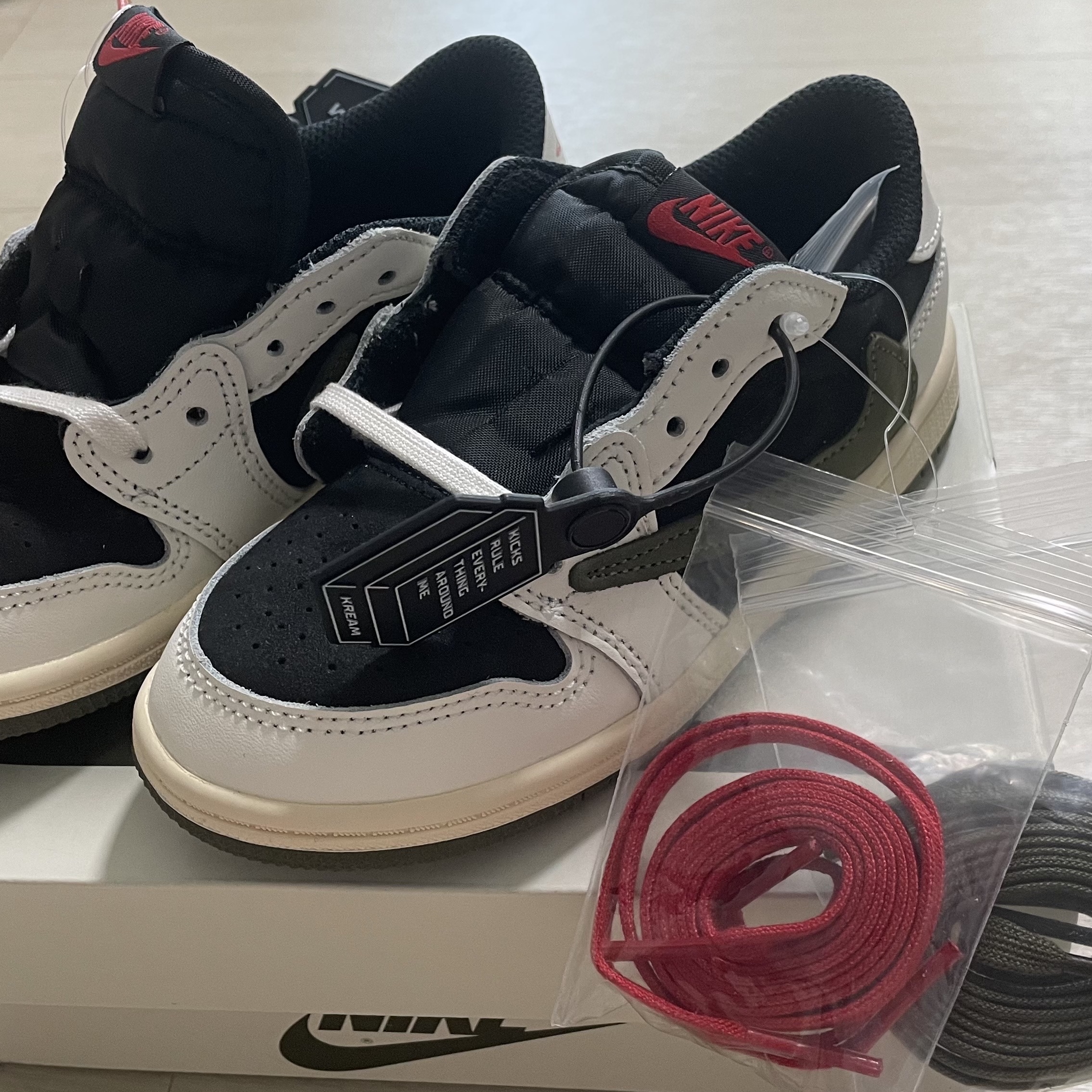 (TD) Jordan 1 x Travis Scott Retro Low OG SP Medium Olive 착용 스타일 - 3
