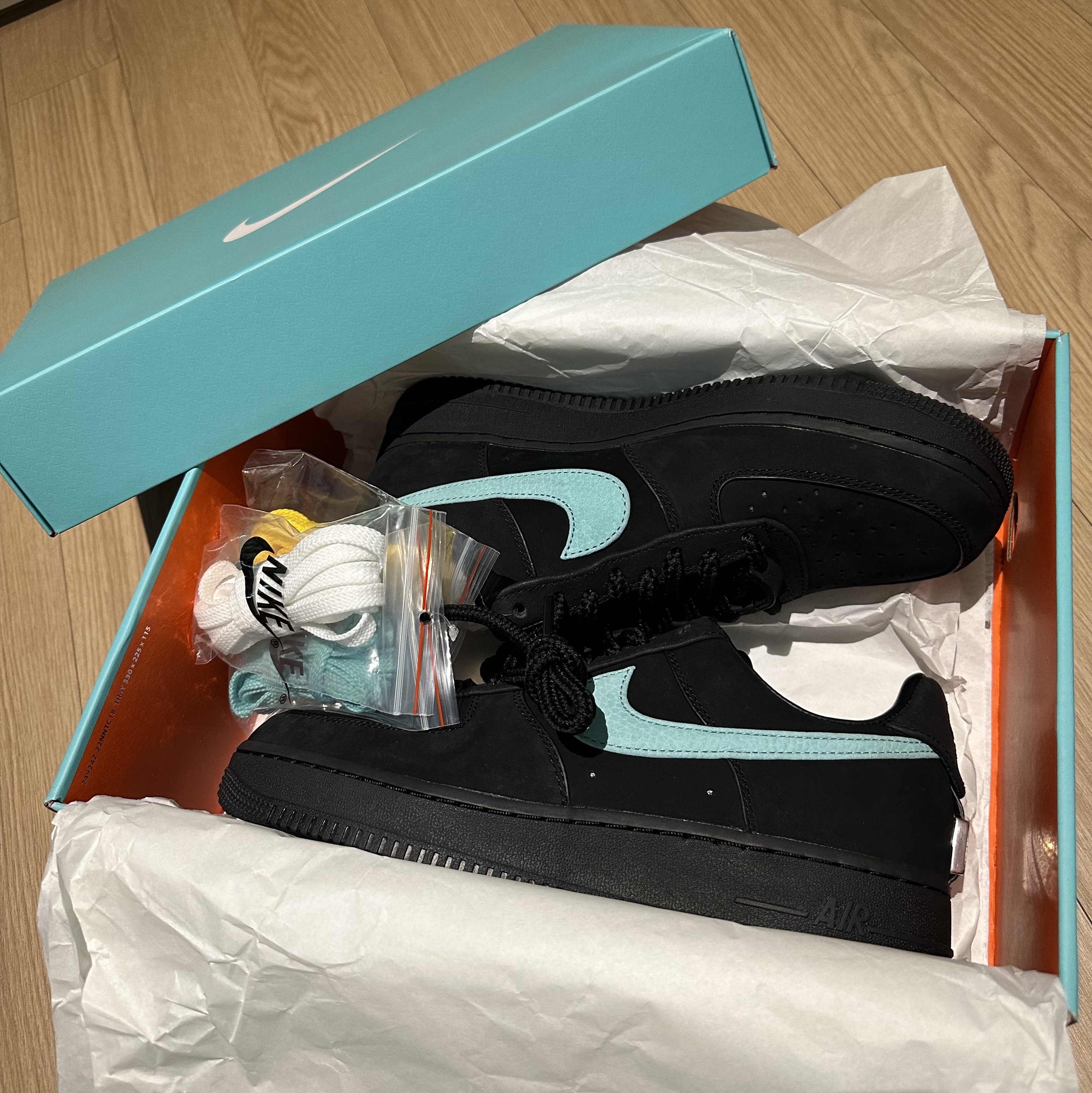 Nike x Tiffany & Co. Air Force 1 Low SP 1837 착용 스타일 - 2